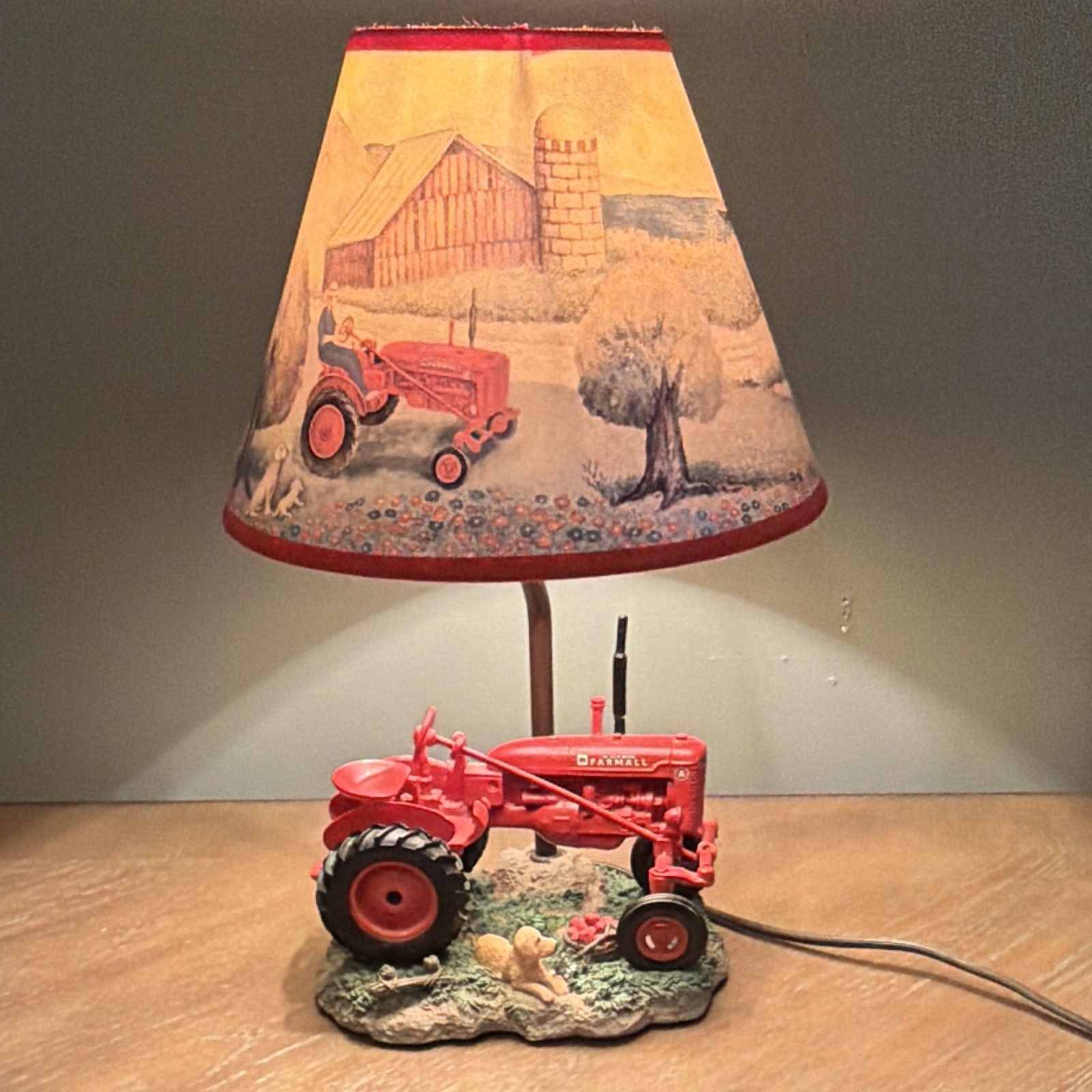 Vintage 90s Farm & Country Farmall Tractor Novelty Table Lamp