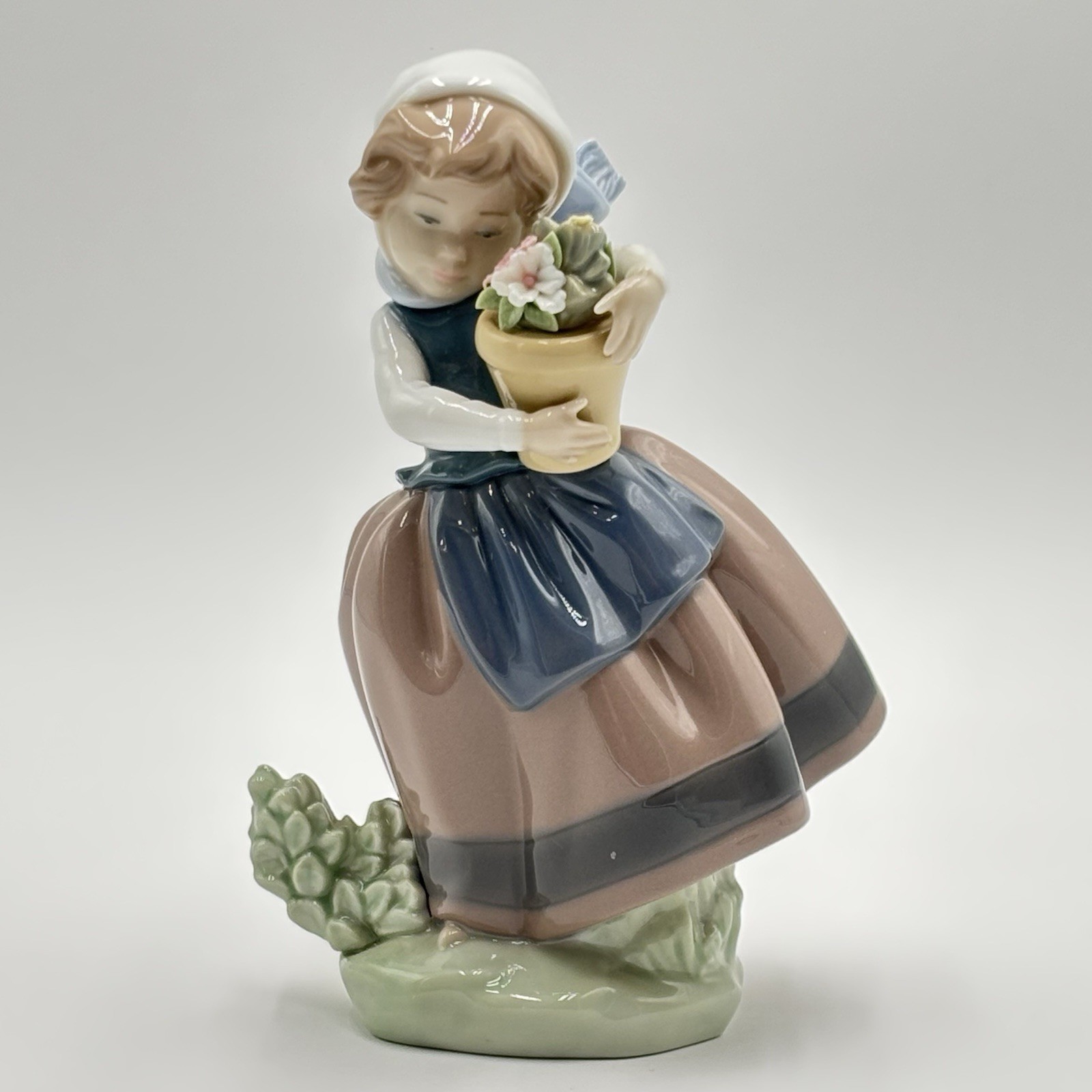 Lladro Spring Is Here Girl with Flowers Figurine 5223 Porcelain Retired READ Lladro Spring Is Here Girl with Flowers Figurine 5223 Porcelain Retired READ