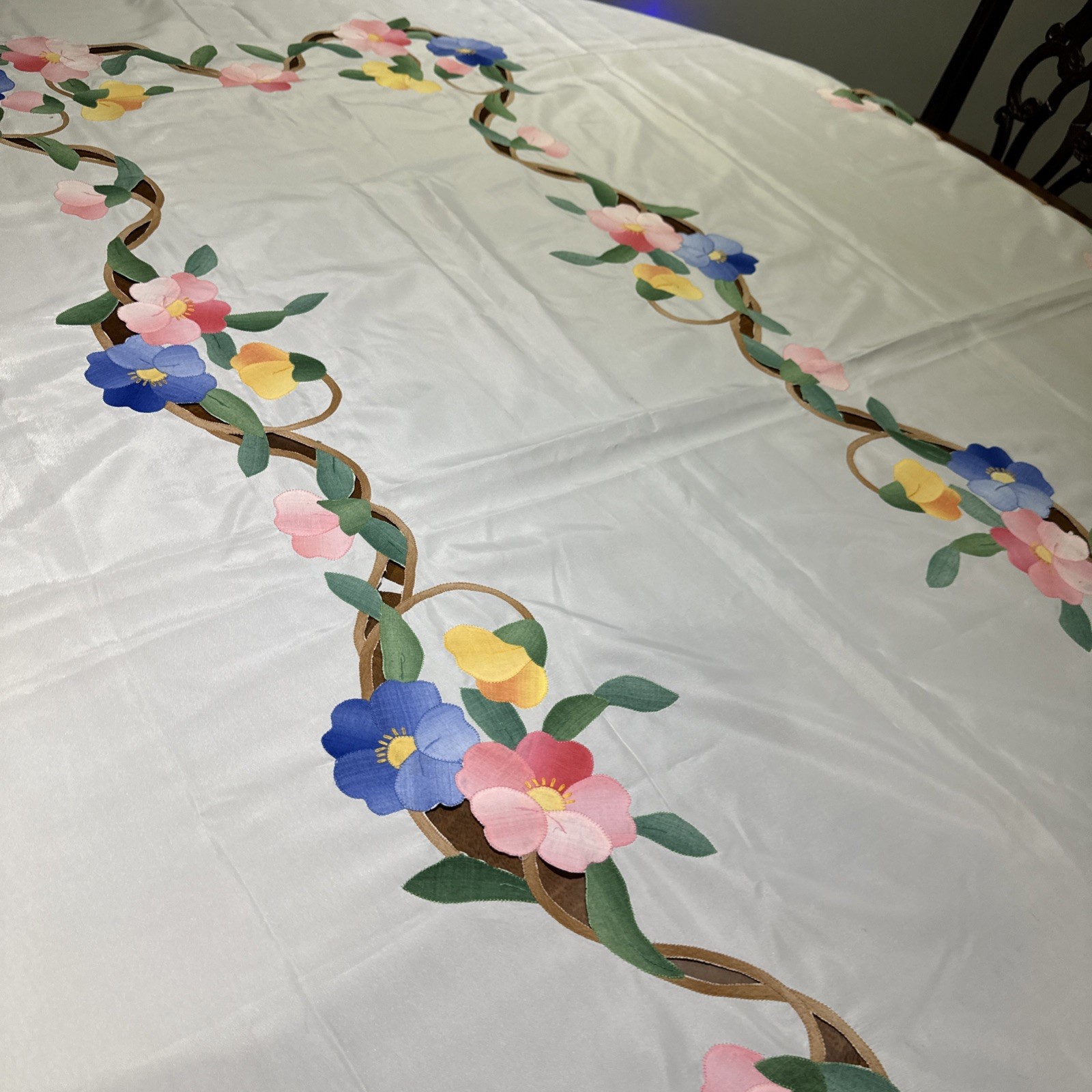 Vintage Floral Appliqué Tablecloth 102x66 Embroidered Flowers Vine Madeira Style Vintage Floral Appliqué Tablecloth 102x66 Embroidered Flowers Vine Madeira Style