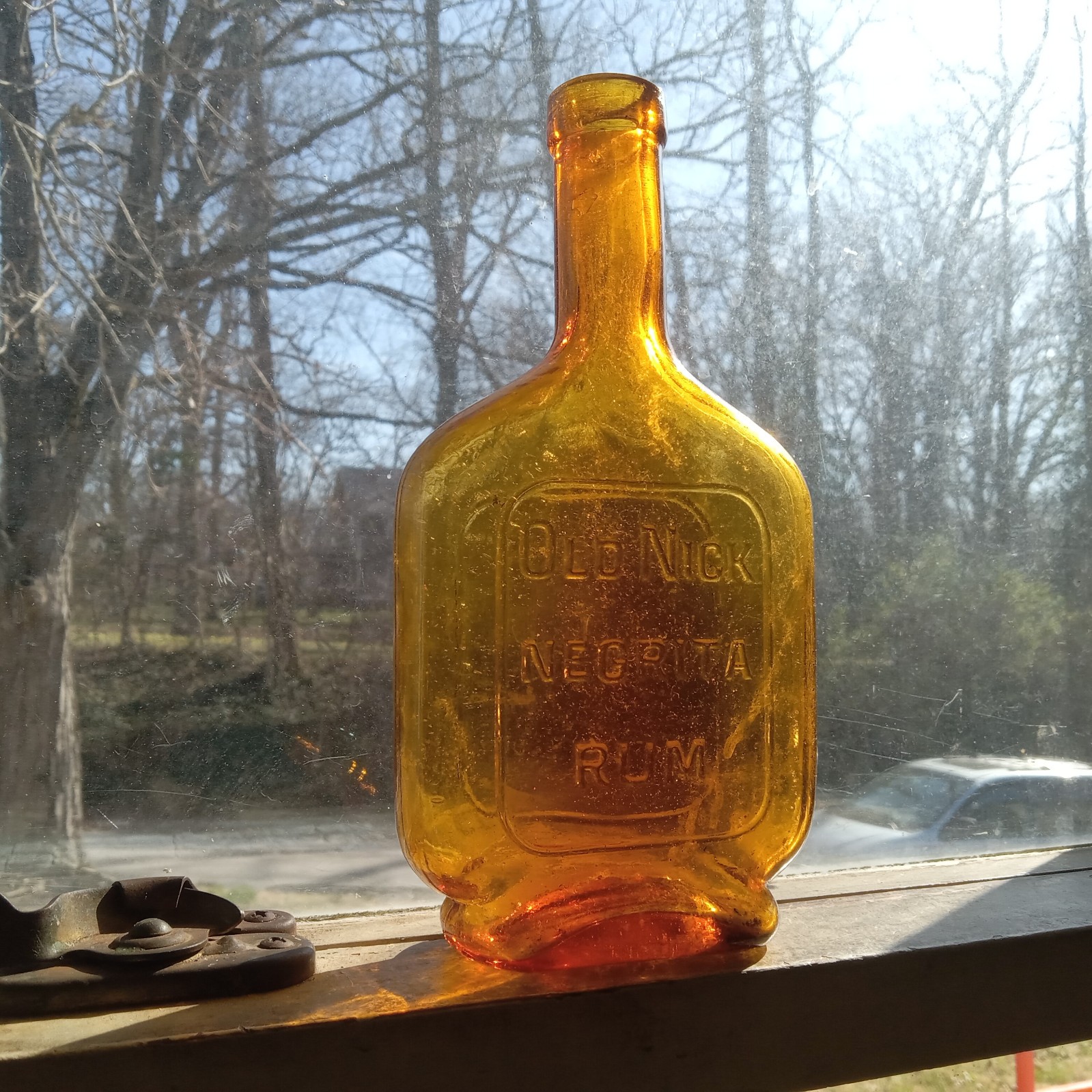 OLD NICK NEGRITA RUM HONEY AMBER EARLY 1900 HAND BLOWN IN MOLD BOTTLE BARDINET
