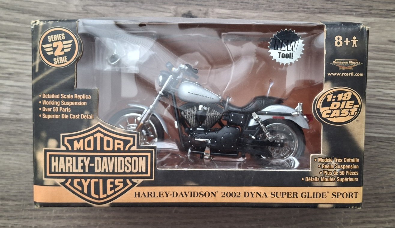 Harley - Davidson 2002 DYNA Super Glide Sport - 1:18 Die Cast Detailed Scale