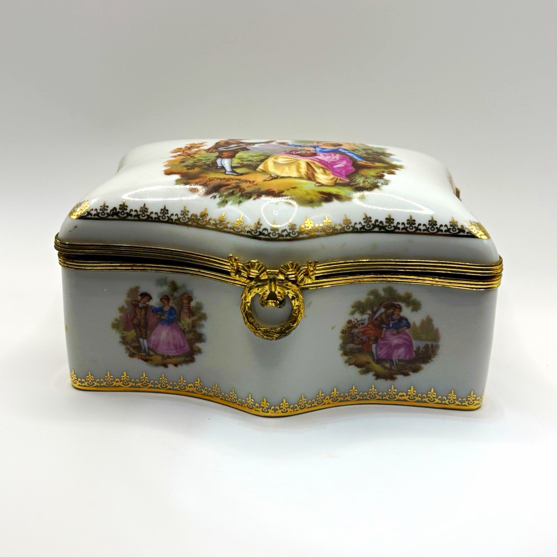 Vintage S.A. Limoges France Porcelain Trinket Box Fragonard Courting Couple Gold Vintage S.A. Limoges France Porcelain Trinket Box Fragonard Courting Couple Gold