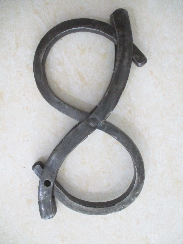 VINTAGE HANDCUFFS DOLLAR $ SHAPE FOR PRISONER , POLICE USE SHACKLES VINTAGE HANDCUFFS DOLLAR $ SHAPE FOR PRISONER , POLICE USE SHACKLES