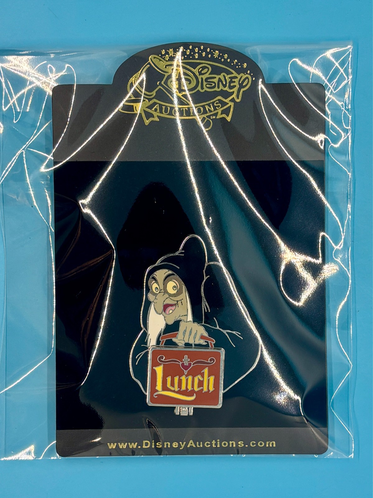 Disney Auctions LE 100 Lunch Box Pin SNOW WHITE WITCH/OLD HAG – Excellent Cond Disney Auctions LE 100 Lunch Box Pin SNOW WHITE WITCH/OLD HAG – Excellent Cond