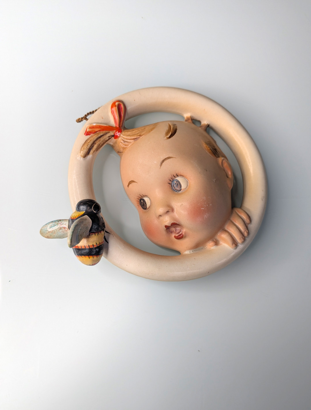Vintage Hummel Ba Bee Girl ring 30 / 0 B wall plaque 5 inches tall