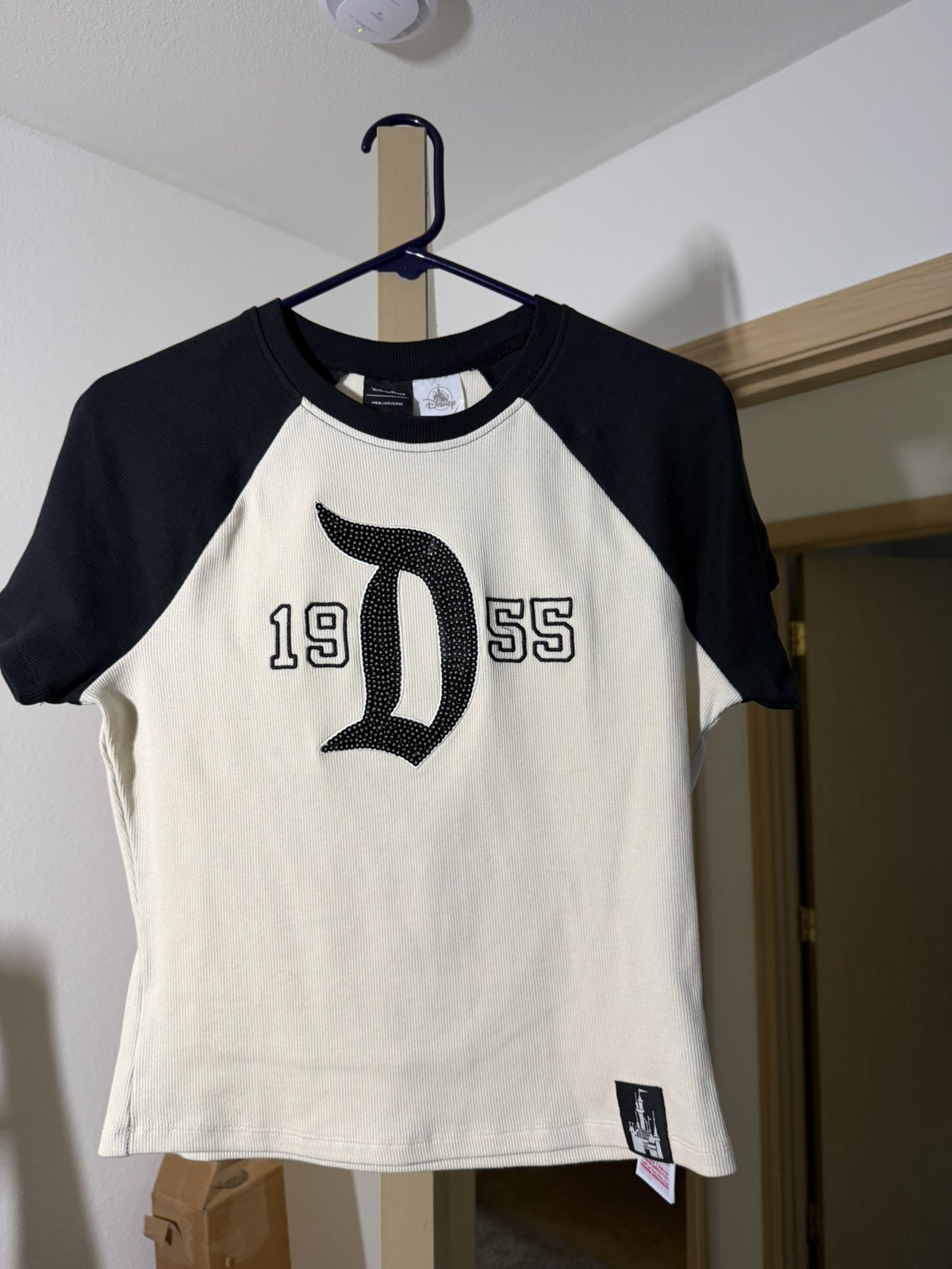 Disneyland x Her Universe Women S Sequin D 1955 Crop Raglan Ribbed Knit T-Shirt Disneyland x Her Universe Women S Sequin D 1955 Crop Raglan Ribbed Knit T-Shirt