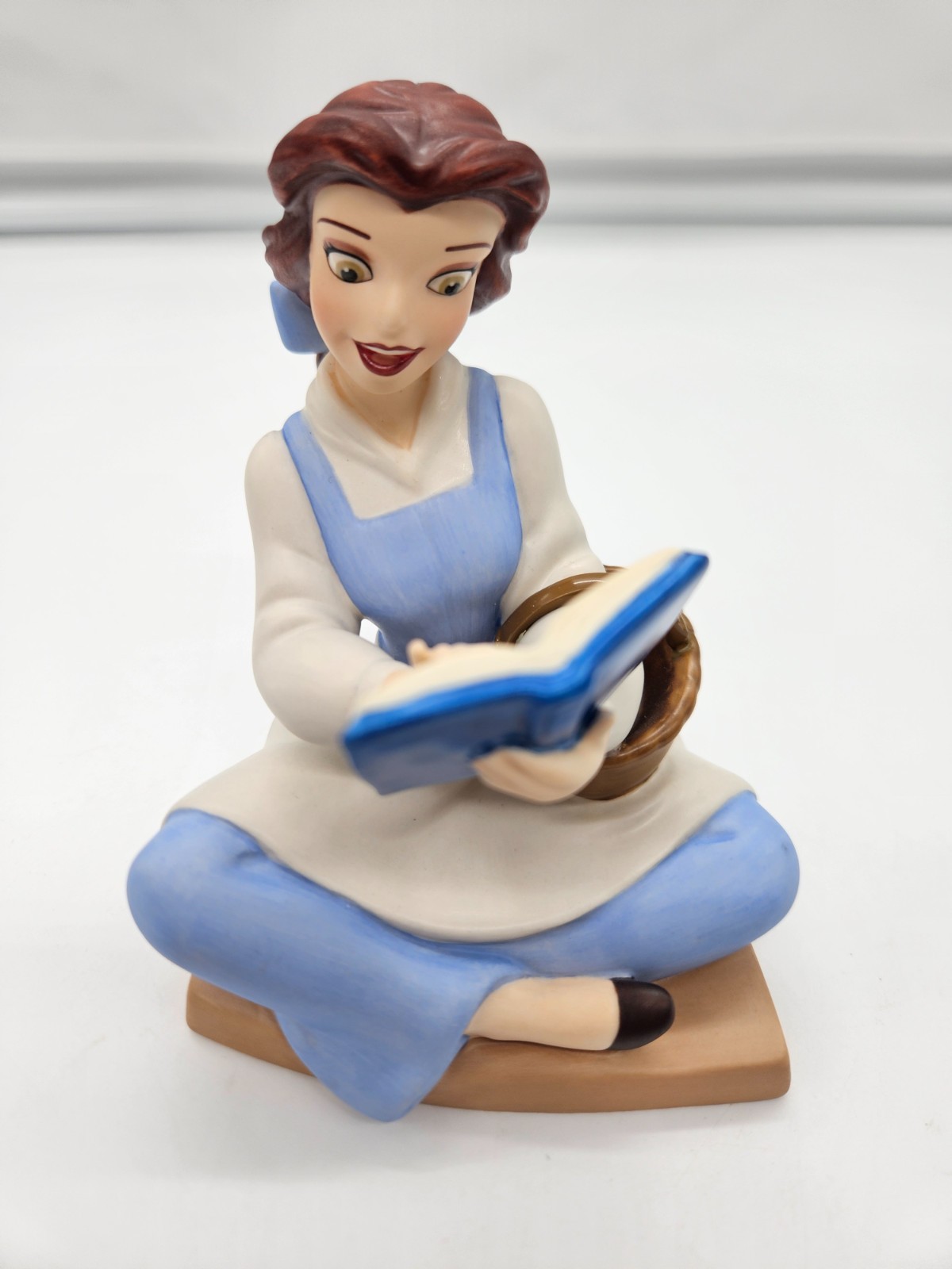 Disney WDCC Beauty and the Beast Bookish Beauty Belle 2005 Figurine Sculpture