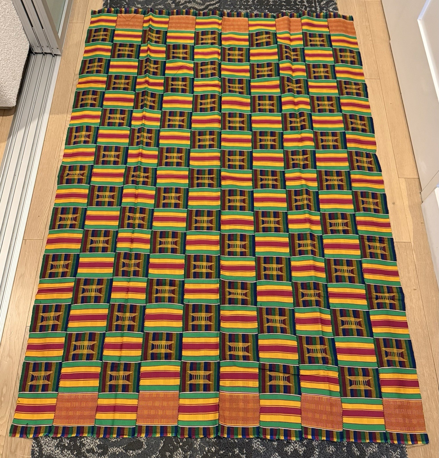 Traditional Ghanaian Woven Ashanti Kente Cloth Traditional Ghanaian Woven Ashanti Kente Cloth