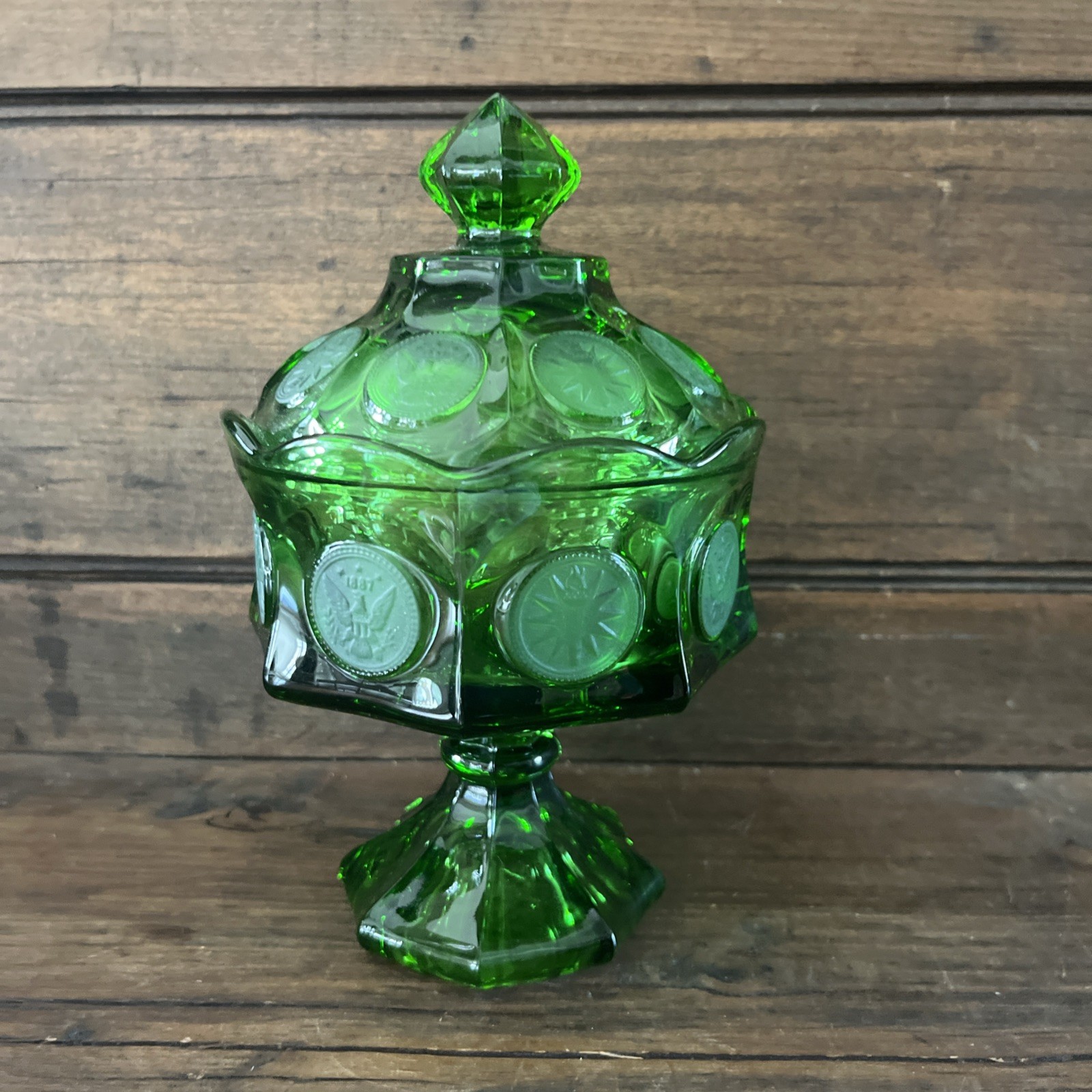 Vintage Fostoria Emerald Green Glass Lidded Dish Frosted Satin Coin Candy Dish Vintage Fostoria Emerald Green Glass Lidded Dish Frosted Satin Coin Candy Dish