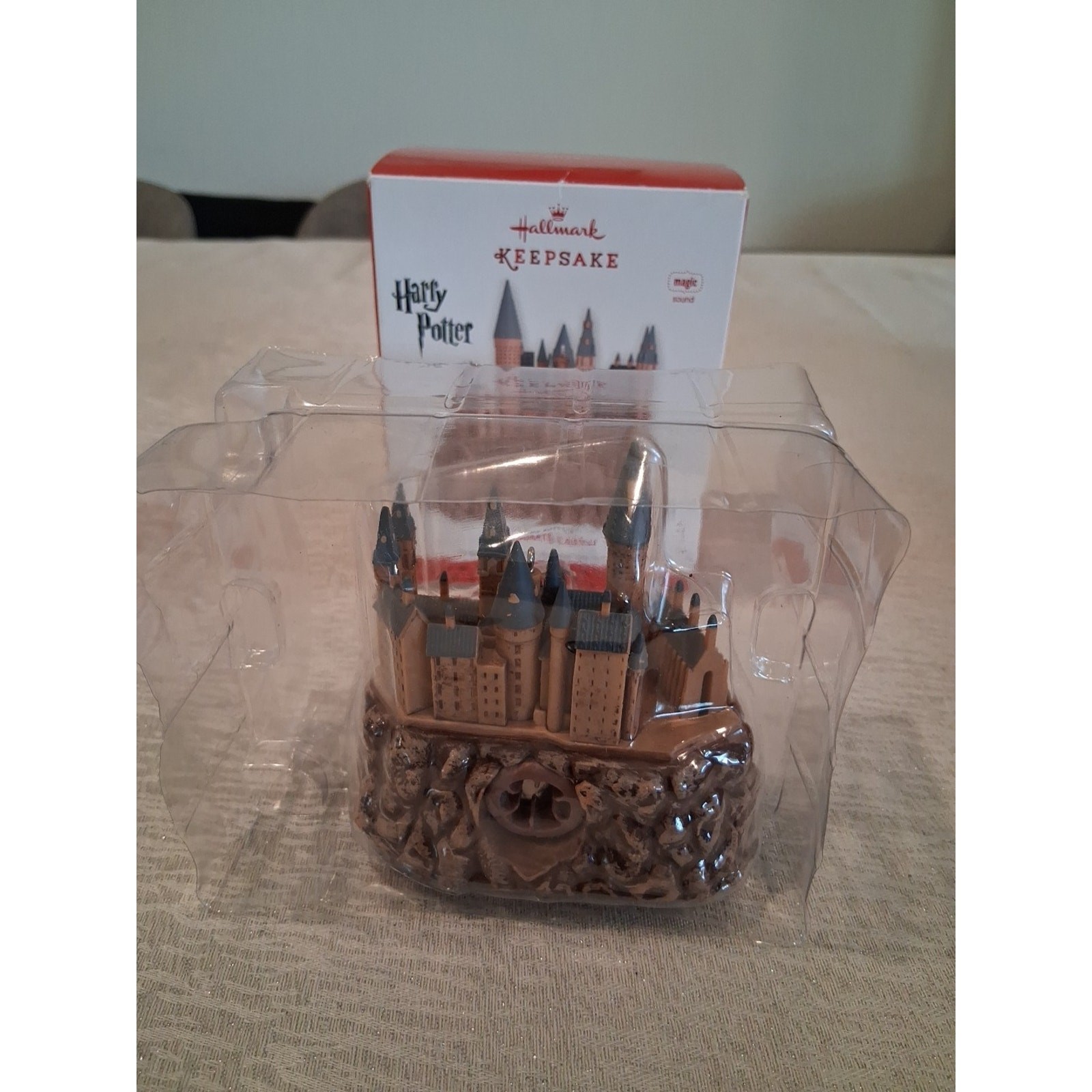 2013 Hallmark Keepsake Harry Potter Hogwarts Castle Magic Sound Ornament Box...