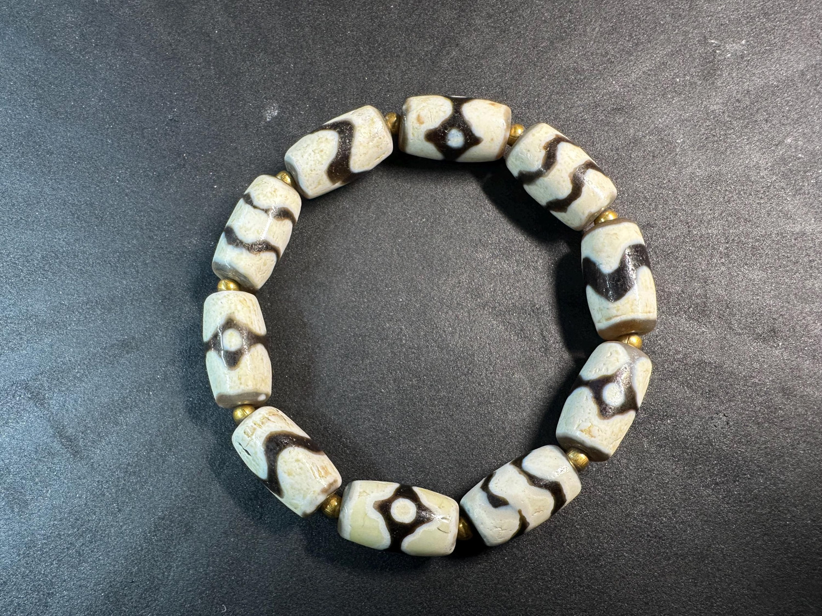 Vintage Tibetan Dzi Bead Bracelet - Agate Eye & Fire Offering Patterns - 7-8\