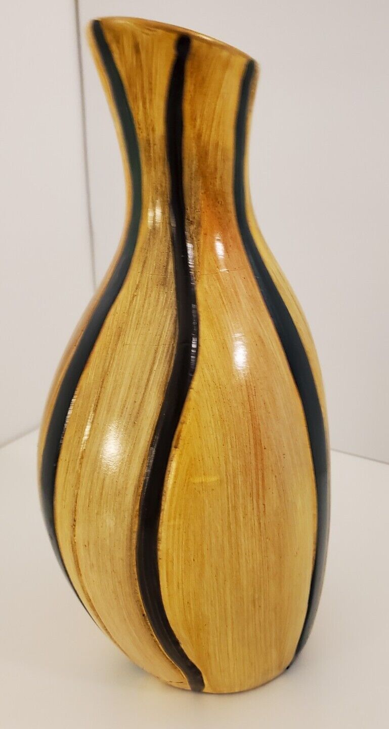 Woodlike Brown Decorative Vase With Vertical Stripes 8\