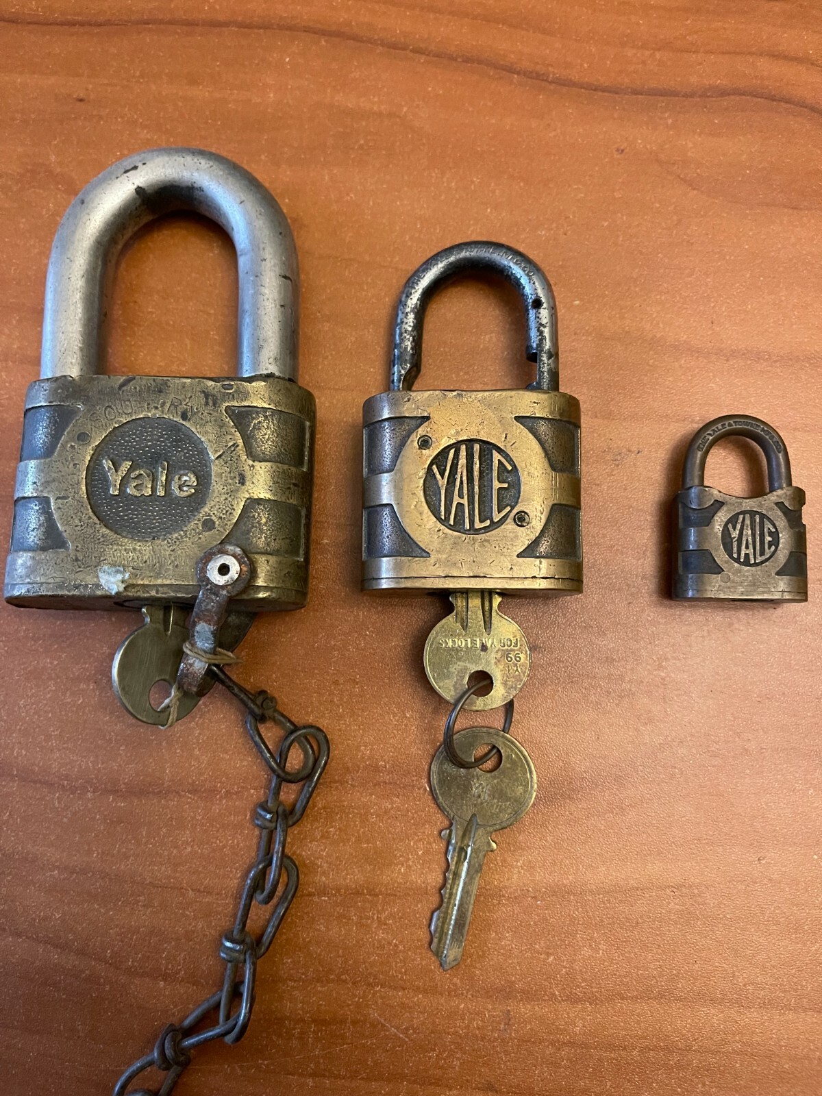Vintage Yale Lock Lot With 2 Keys Large, Medium, And Small 2.5” 1.7/8” And 1&1 Vintage Yale Lock Lot With 2 Keys Large, Medium, And Small 2.5” 1.7/8” And 1&1