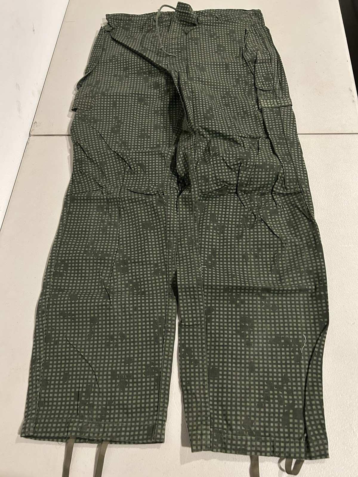 US Army Vintage Military Desert Night Camouflage Pants Trousers Men’s Small US Army Vintage Military Desert Night Camouflage Pants Trousers Men’s Small