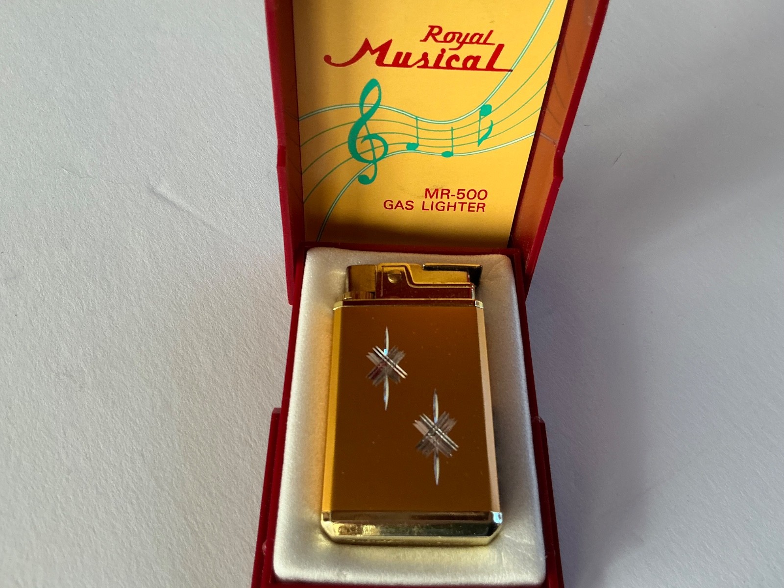 Vintage Royal Musical MR-500 Gas Lighter W/ Case, ‘Smoke gets in your Eyes’