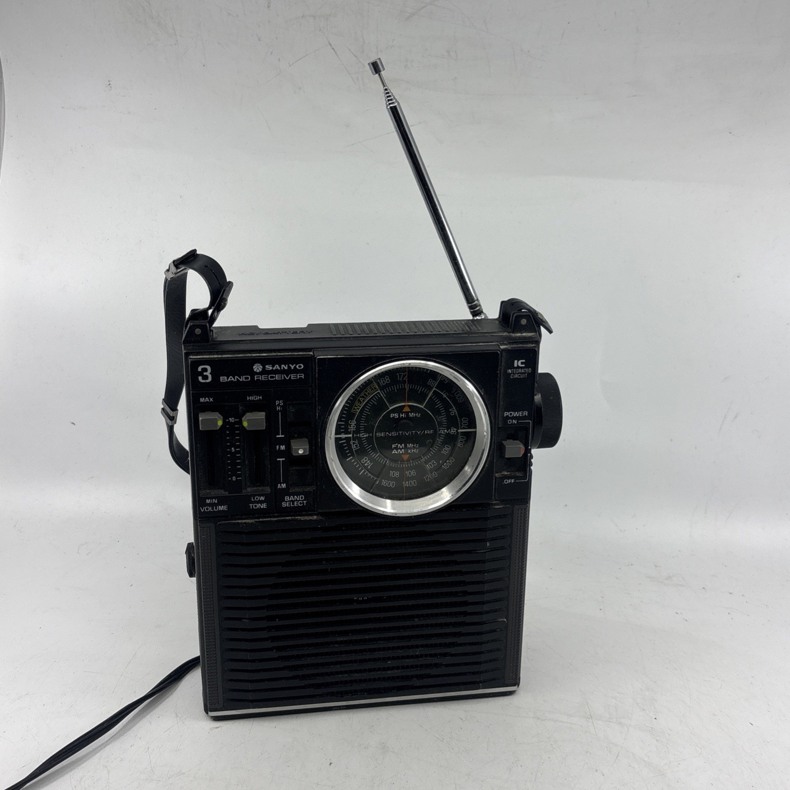 Sanyo RP-7300us 3 Band Portable Receiver Radio - Vintage WORKS - Japan Sanyo RP-7300us 3 Band Portable Receiver Radio - Vintage WORKS - Japan
