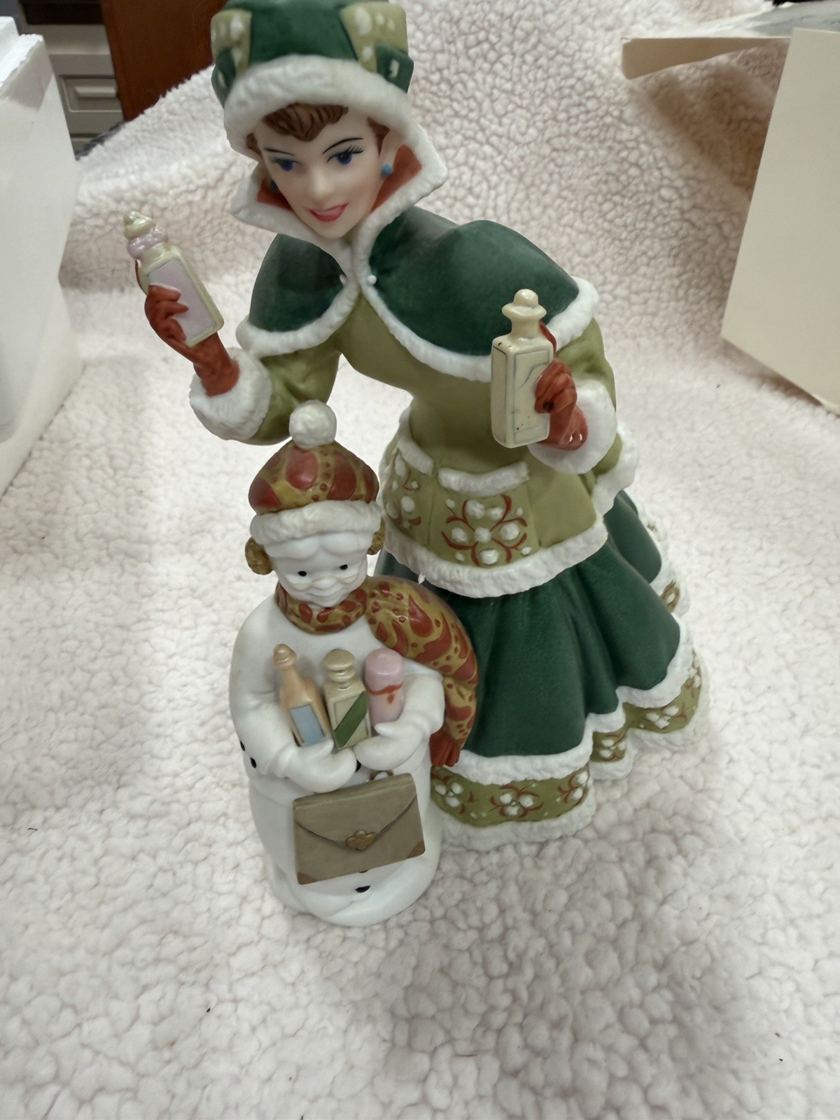 Vintage Avon Mrs Albee 2003 Presidents Club Award Porcelain Christmas Figurine