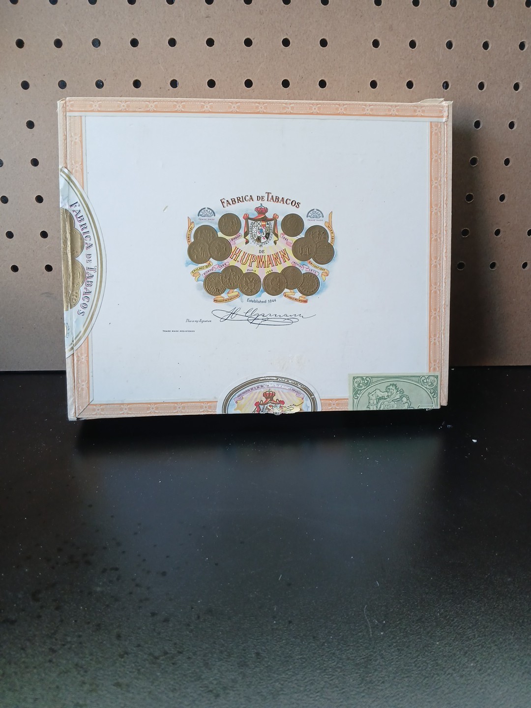 H. Upman Fabrica De Tabacos Wooded Cigar Box Torpedo 25 H. Upman Fabrica De Tabacos Wooded Cigar Box Torpedo 25