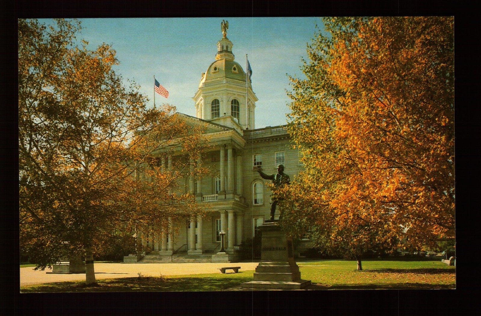 POSTCARD : NEW HAMPSHIRE - CONCORD NH - STATE CAPITOL BUILDING