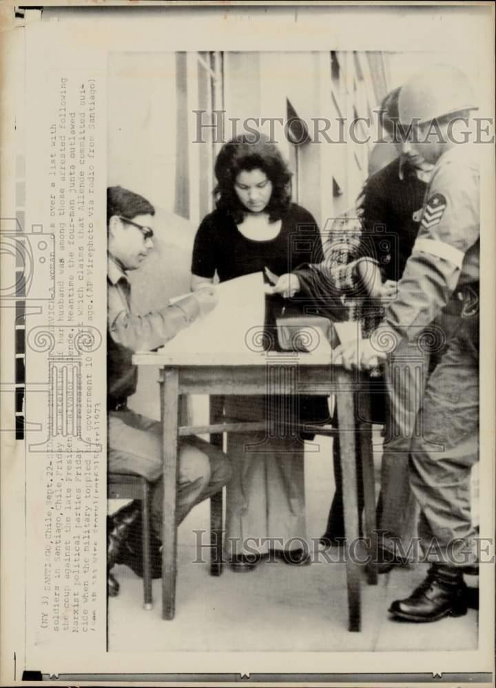 1973 Press Photo Woman with Soldiers in Santiago, Chile After Allende Coup 1973 Press Photo Woman with Soldiers in Santiago, Chile After Allende Coup