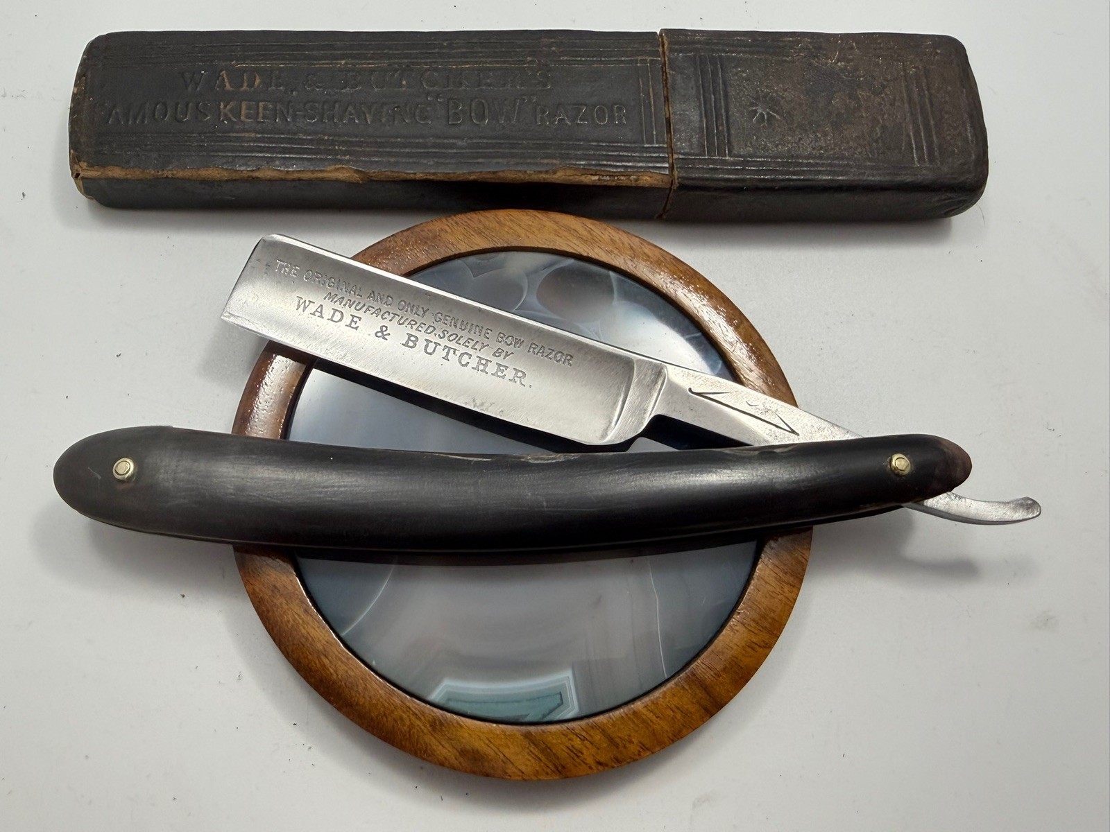 Very Old 11/16” Wade & Butcher Genuine BOW RAZOR Shave Ready Sheffield England