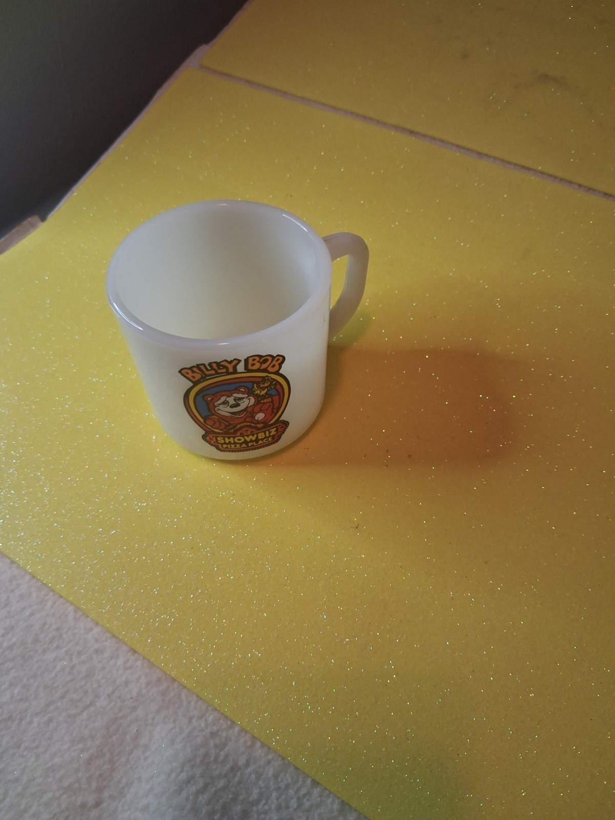 Rare Vintage 1980s Billy Bob showbiz pizza place milk glass mug USA Made