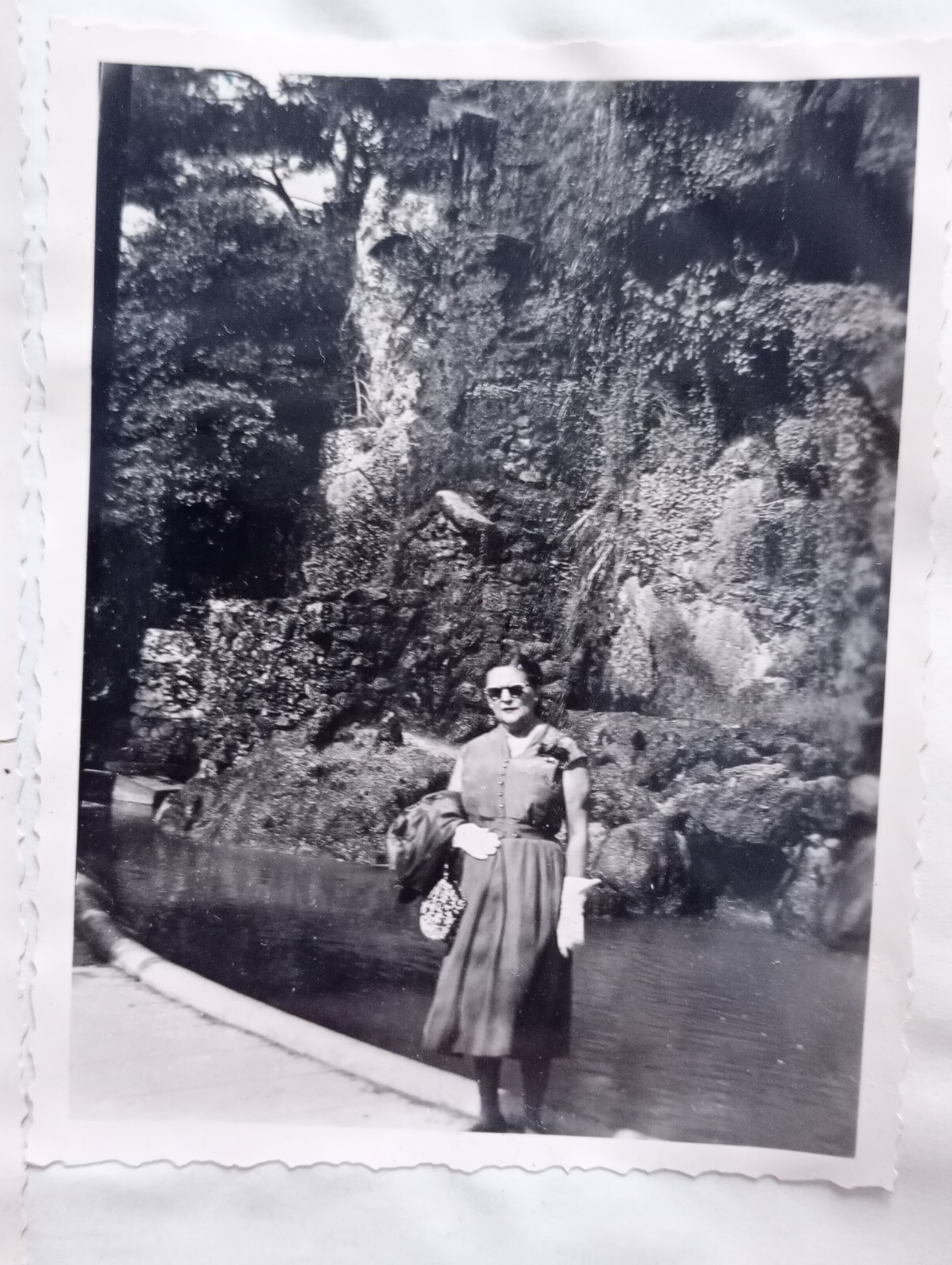 AZ798 photo circa 1955 Nice - woman outdoors AZ798 photo circa 1955 Nice - woman outdoors
