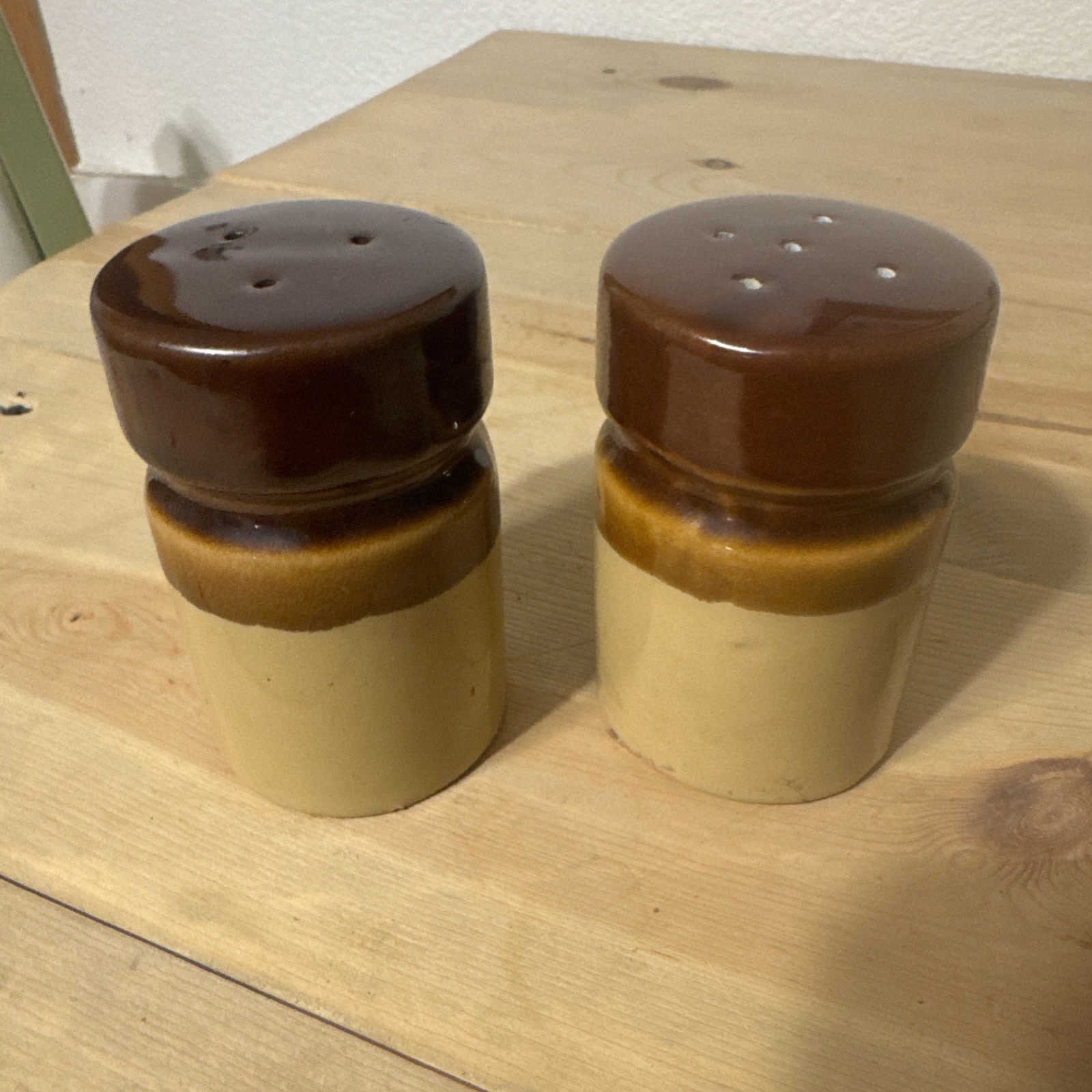 vintage two-tone brown tan stoneware salt and pepper shaker set 1970s Unbranded vintage two-tone brown tan stoneware salt and pepper shaker set 1970s Unbranded