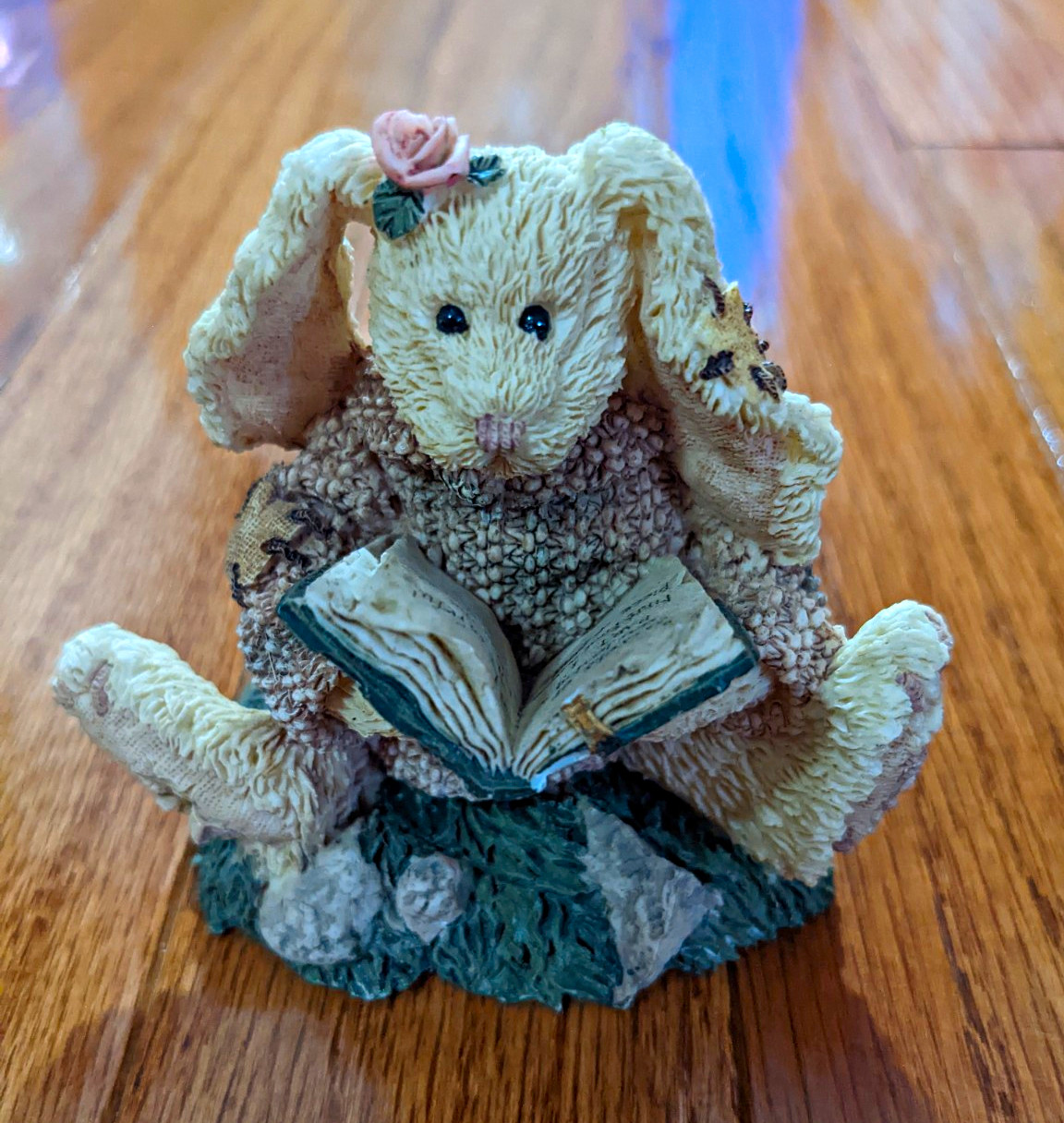 Boyds Bears & Friends Daphne the Reader Hare Rabbit Figurine #2226