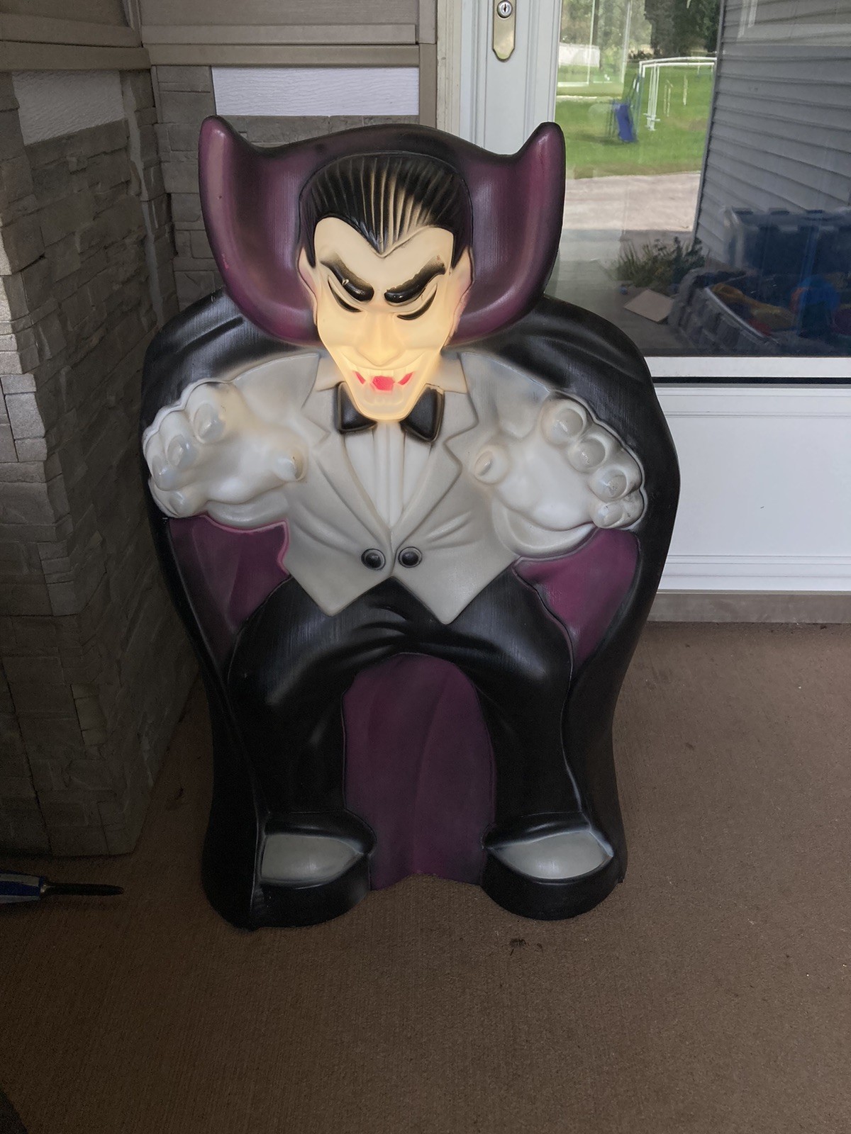 VINTAGE EMPIRE  VAMPIRE DRACULA 36” HALLOWEEN LIGHTED BLOW MOLD EUC