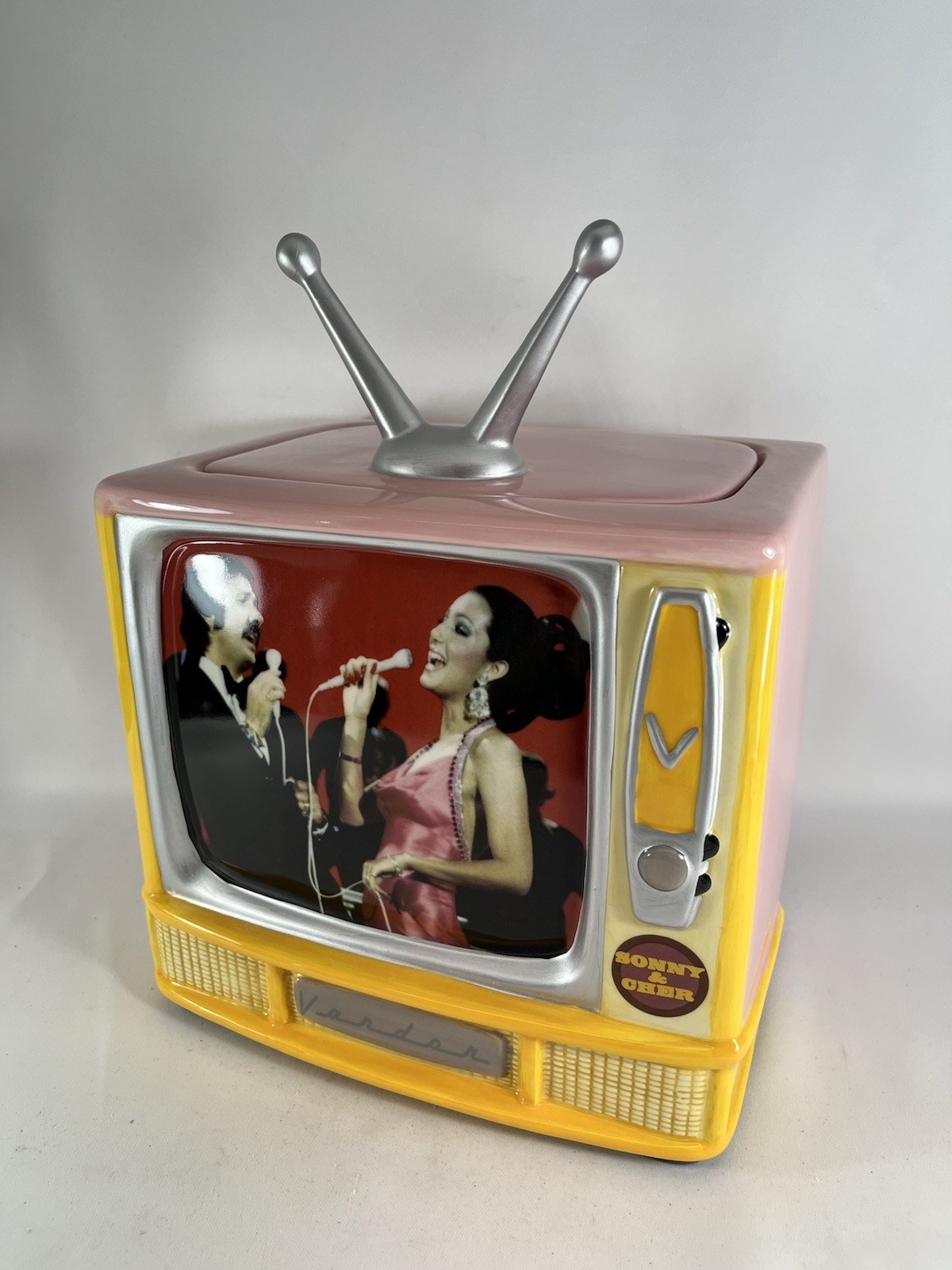 Sonny And Cher TV Cookie Jar By Vandor RARE Singers Sonny And Cher TV Cookie Jar By Vandor RARE Singers