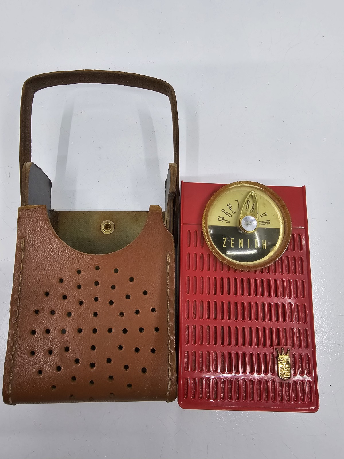 Vintage Zenith Royal 500 Series Transistor Radio Red Test video Works Free 🚢 📦 Vintage Zenith Royal 500 Series Transistor Radio Red Test video Works Free 🚢 📦