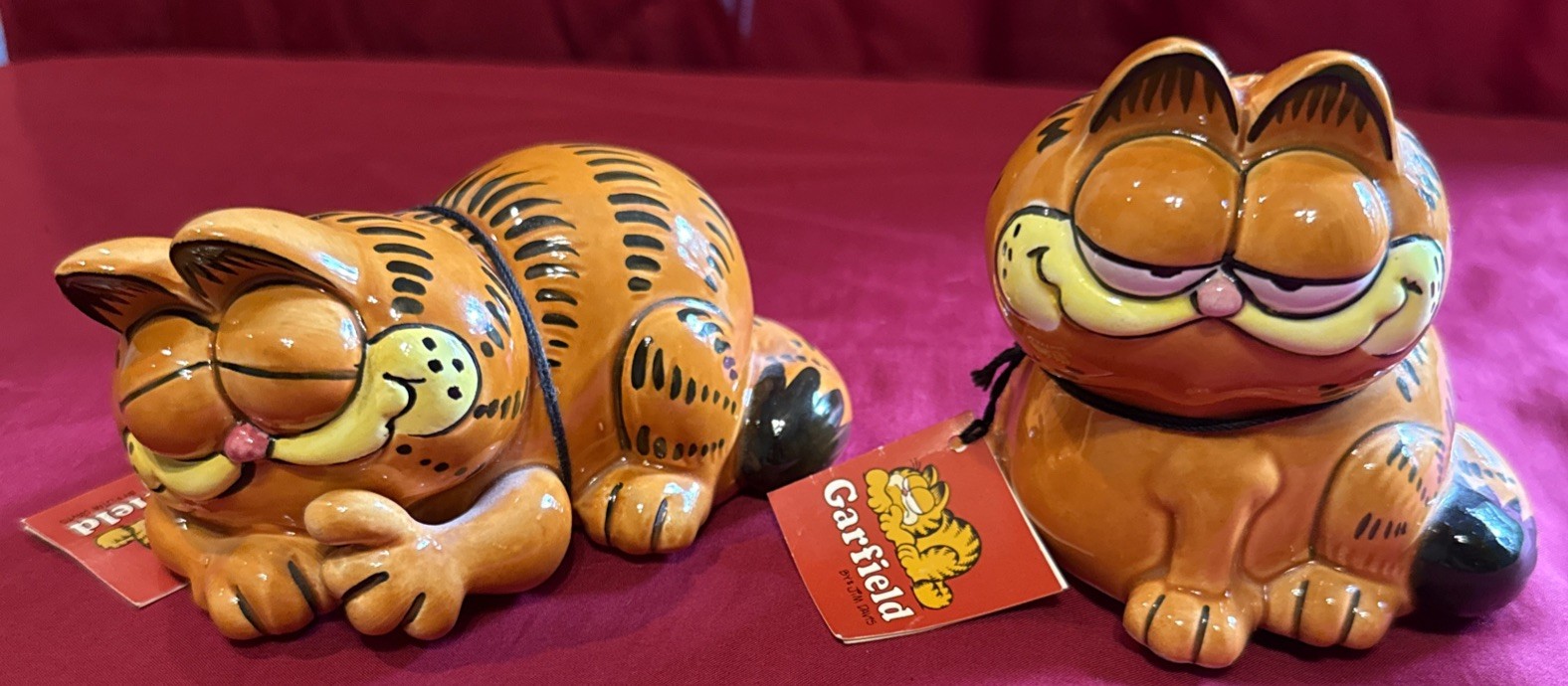 VINTAGE ENESCO Figurine Set Pair SLEEPING GARFIELD And Grinning Sitting CERAMIC