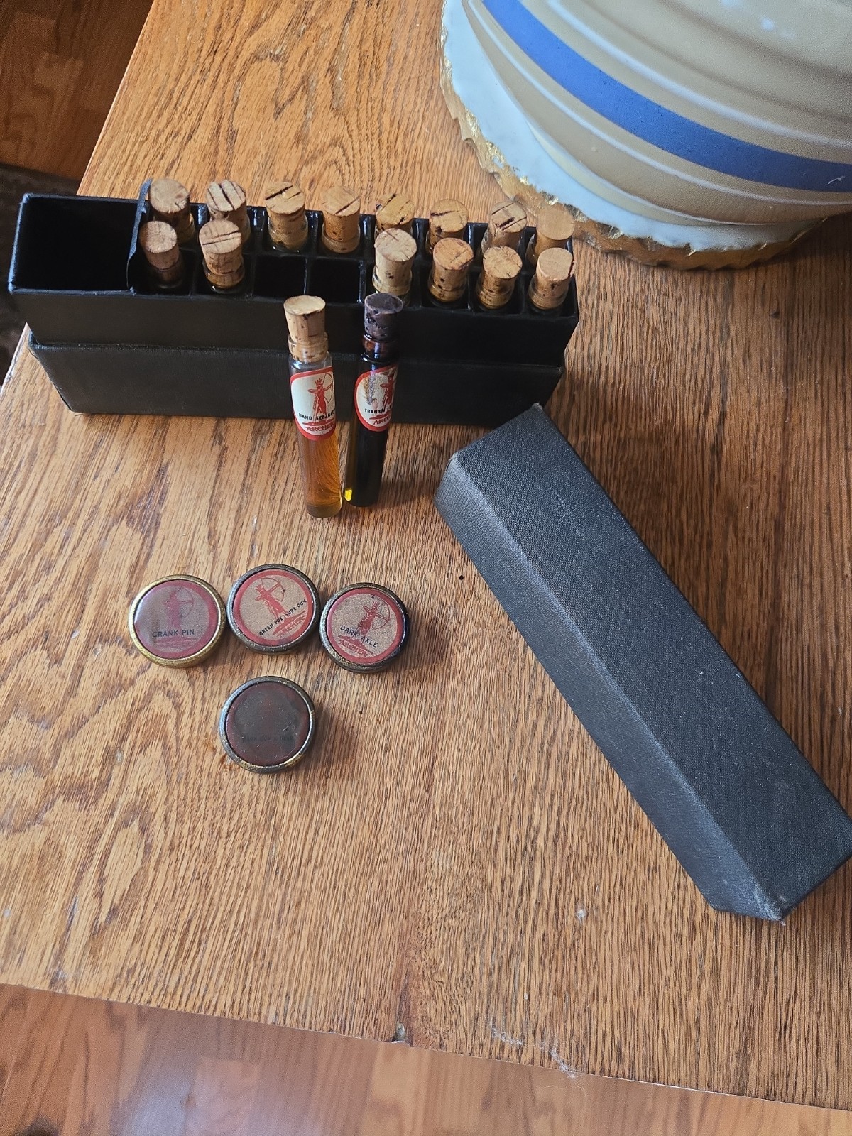 Vintage Archer Oil Salesman Samples Kit