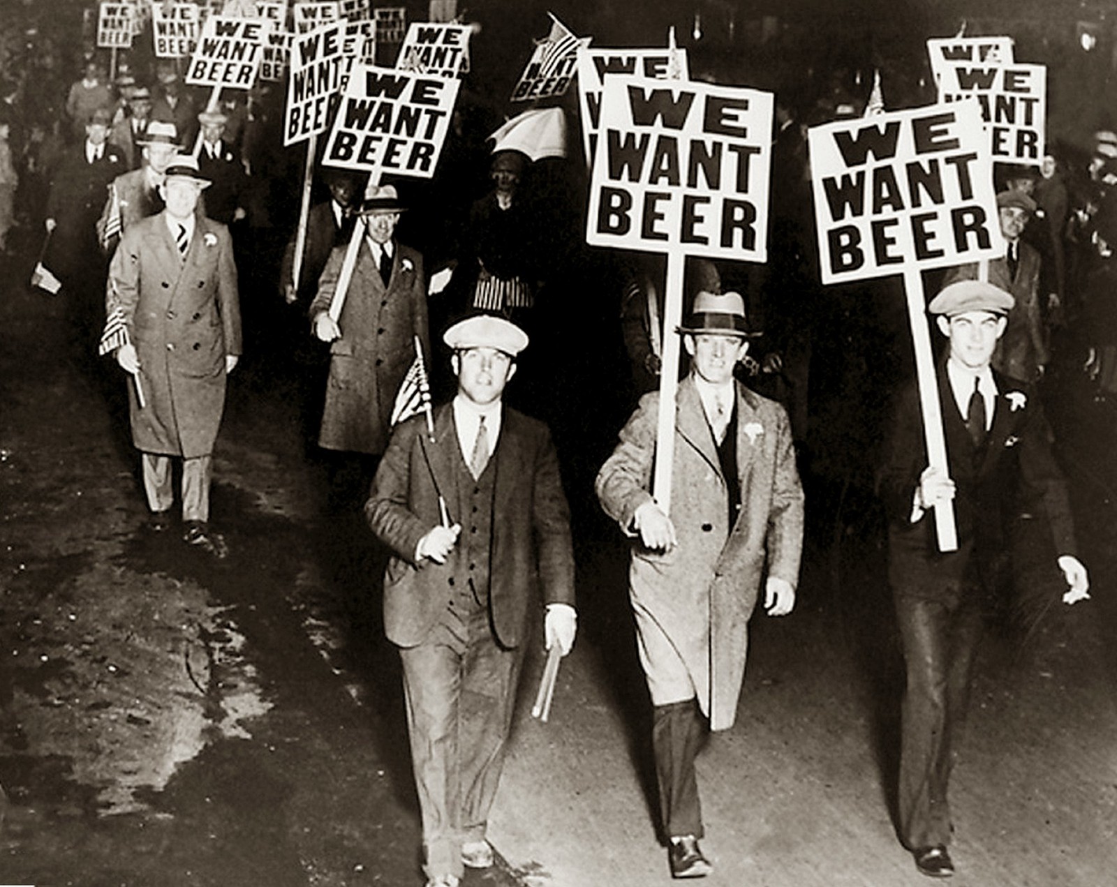 1931 WE WANT BEER PROHIBITION MARCH IN MINNESOTA 5x7 Borderless Photo (180-J ) 1931 WE WANT BEER PROHIBITION MARCH IN MINNESOTA 5x7 Borderless Photo (180-J )