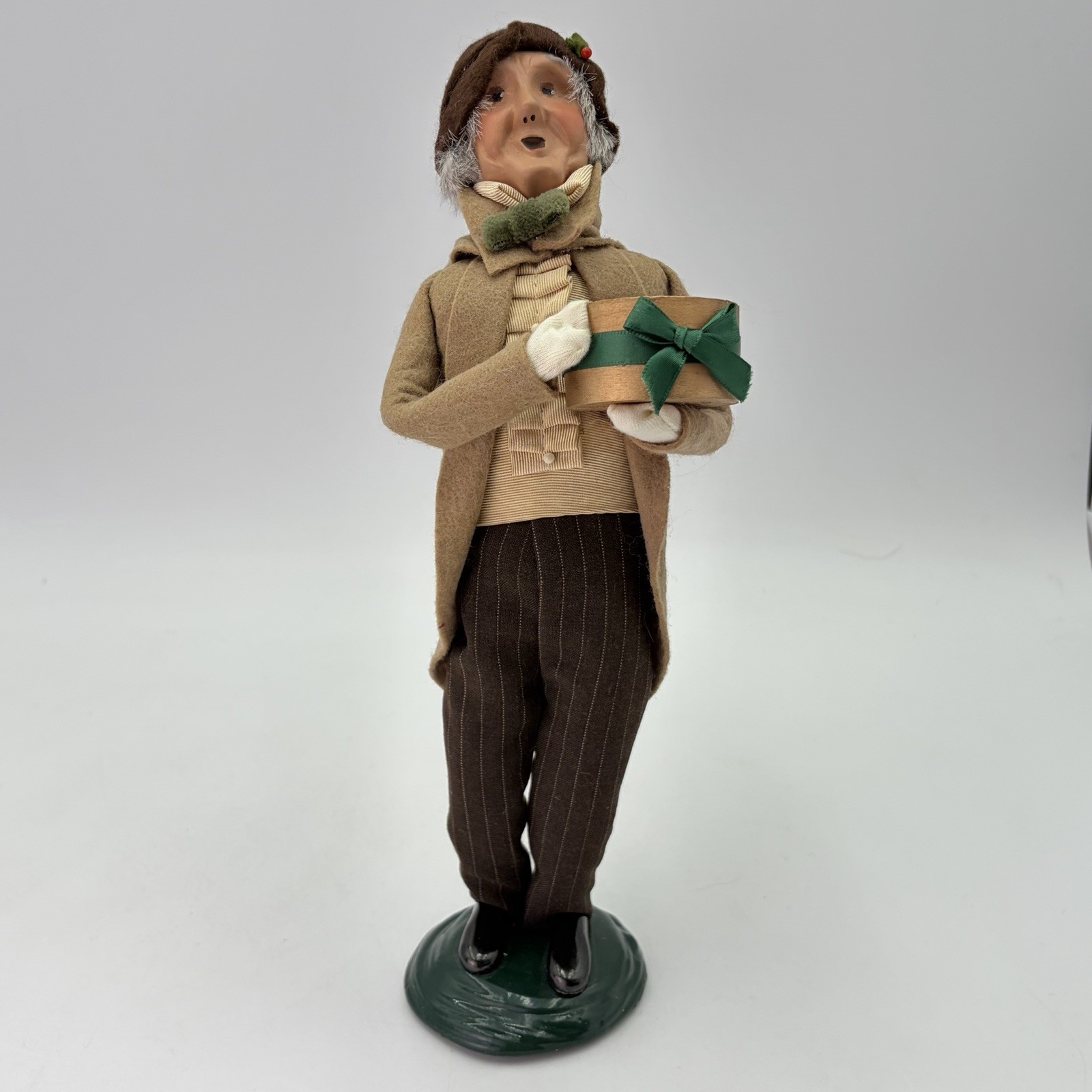 Vintage Byers Choice 1998 Male Caroler Man Holding Gift Christmas Figure