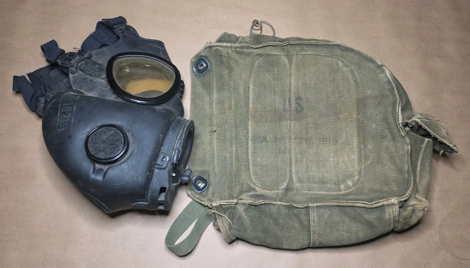 VIETNAM WAR M17 US ARMY USMC GASMASK WITH CARRY BAG SZ M