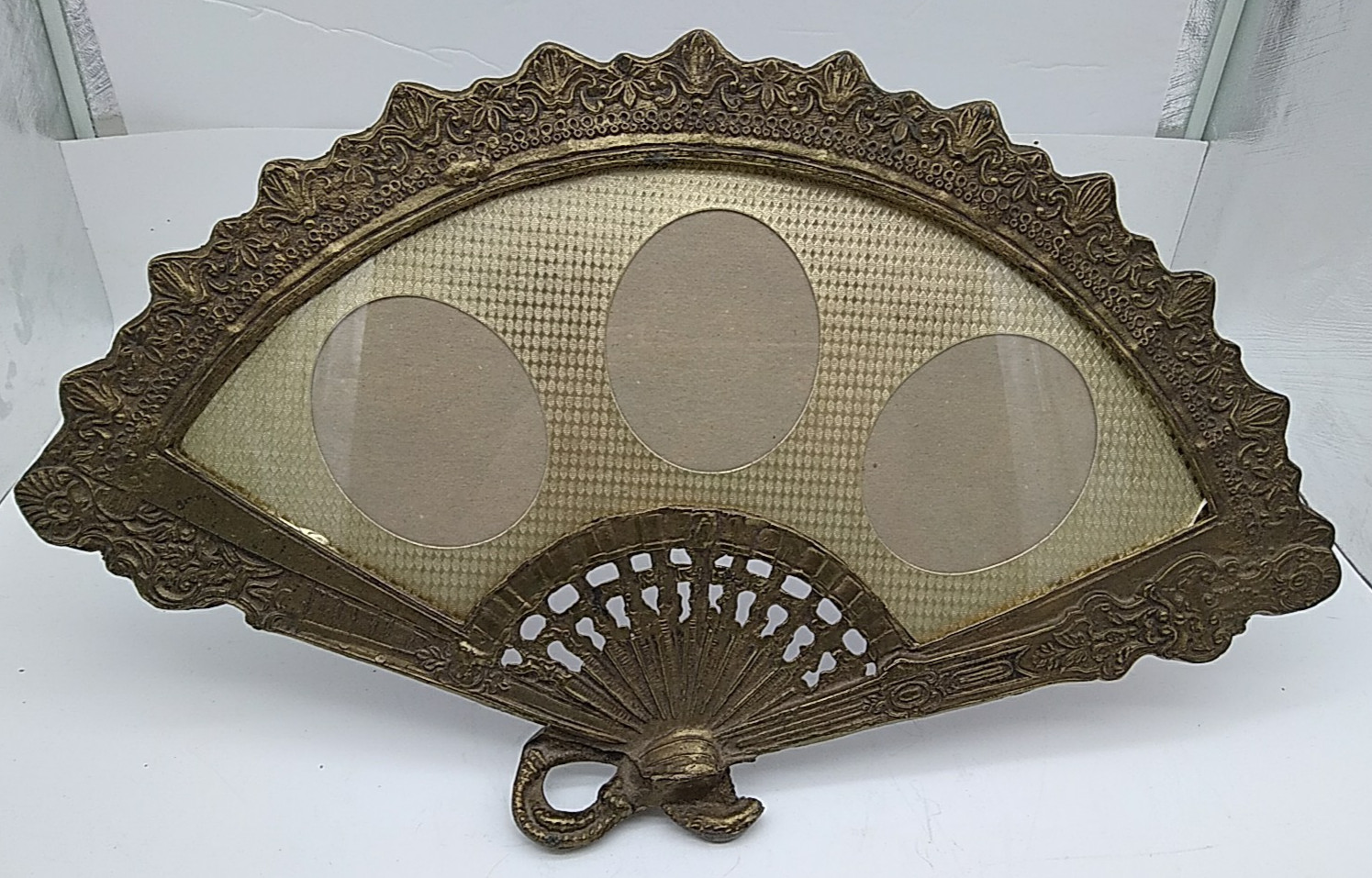 Vtg MCM Victorian Style Ornate Fan-Shape Brass 3 Photo Frame Hollywood Regency