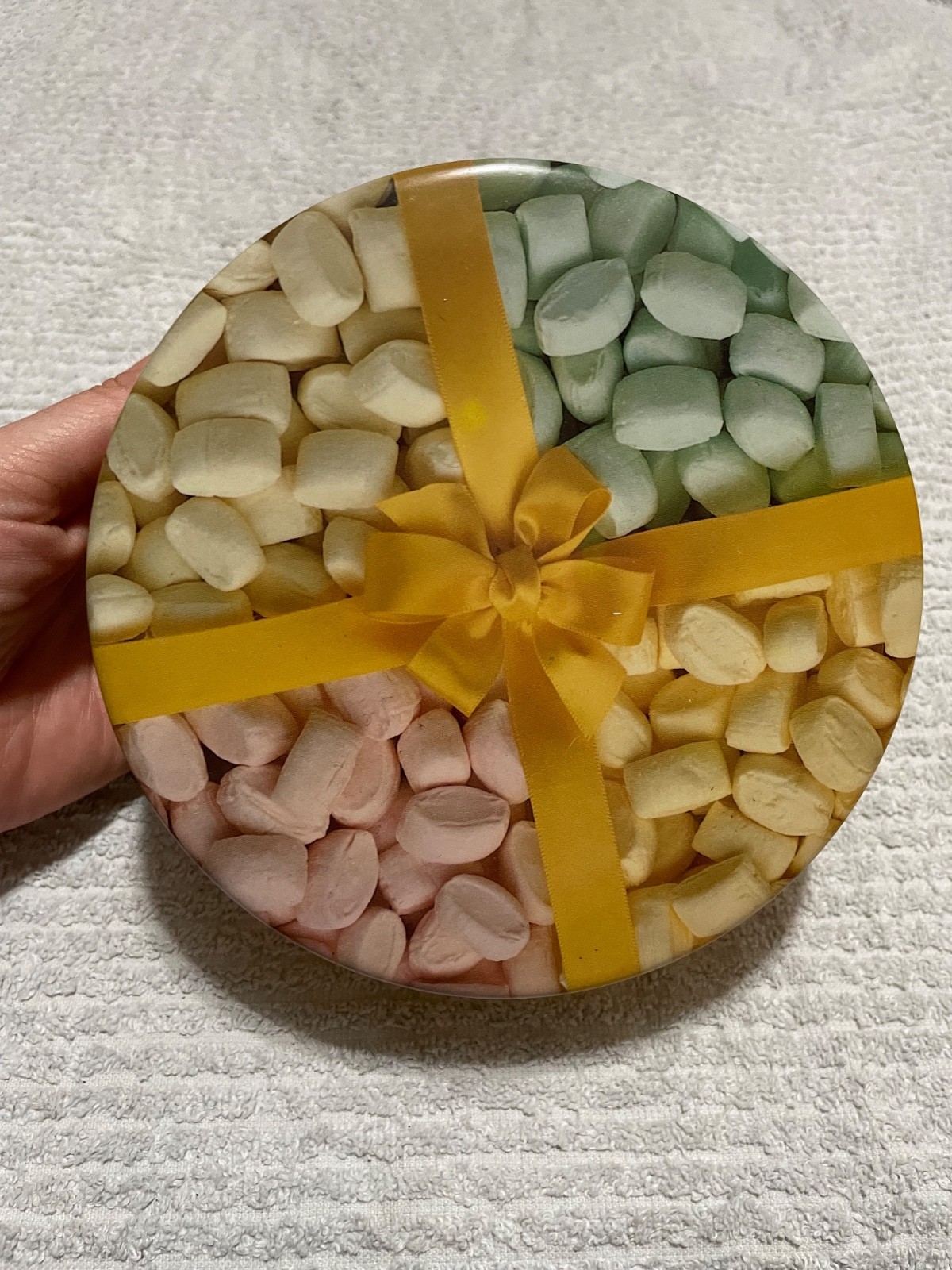 VTG Pastel Mints with Yellow Ribbon Metal tin (read) VTG Pastel Mints with Yellow Ribbon Metal tin (read)