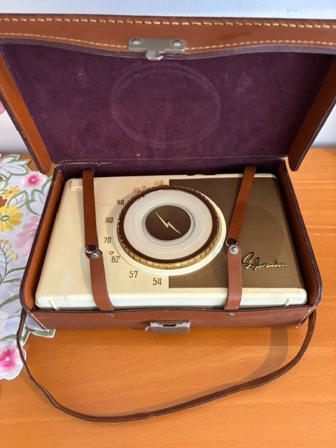 SYLVANIA MODEL 454 Vintage Tube Radio,,,THE BEST,,, WORKS GREAT SYLVANIA MODEL 454 Vintage Tube Radio,,,THE BEST,,, WORKS GREAT