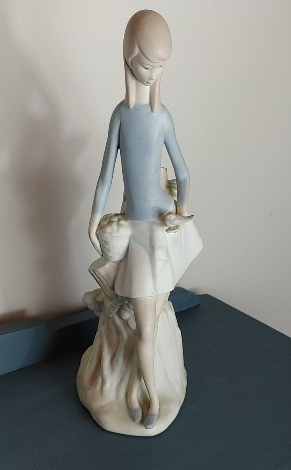 Vtg NAO LLADRO Girl with Bird in Hand Figurine Matte Finish 10-1/2\