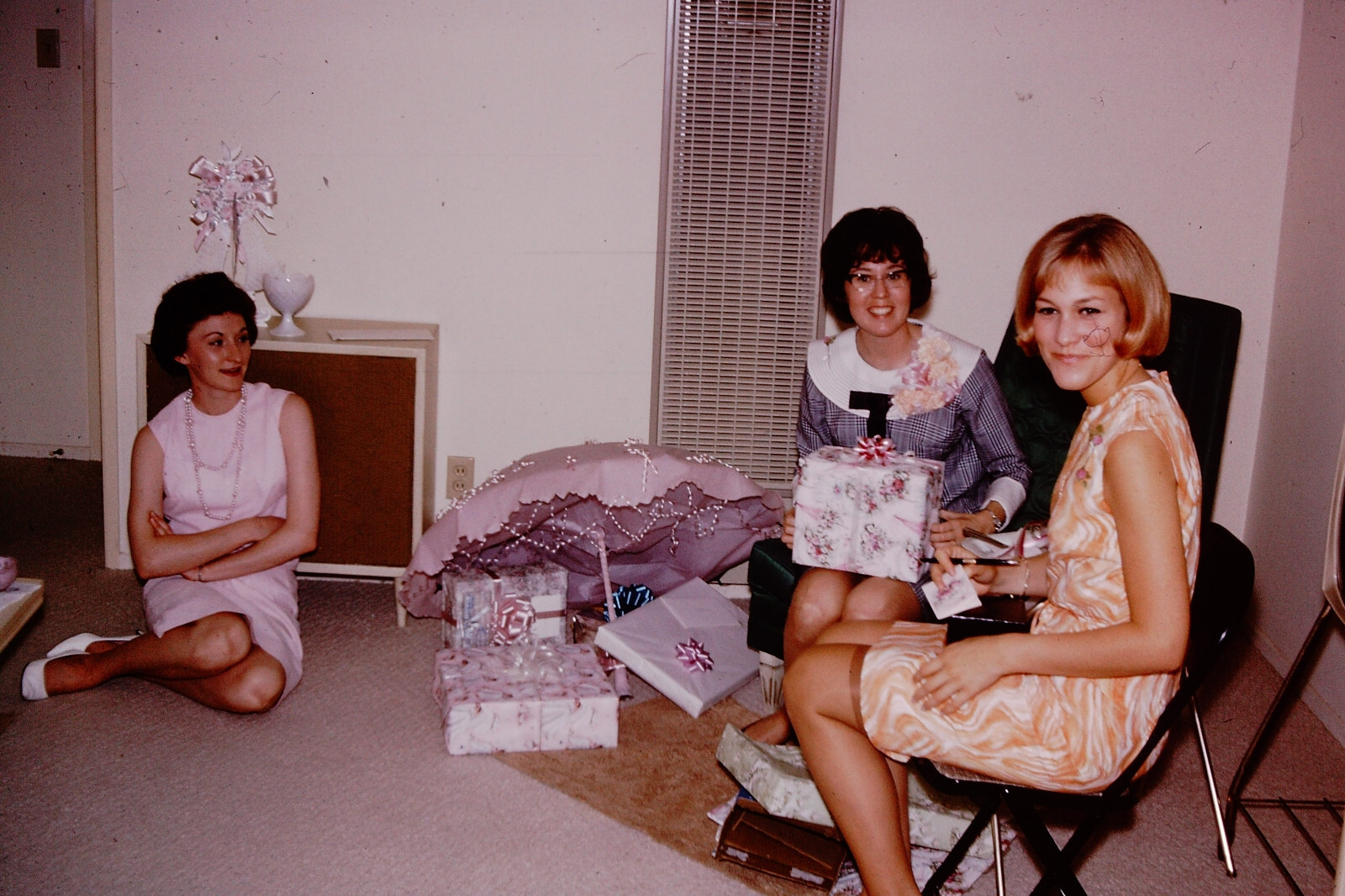 JUNE 1965 Pretty Women At Party Kodachrome Slide AA-C JUNE 1965 Pretty Women At Party Kodachrome Slide AA-C