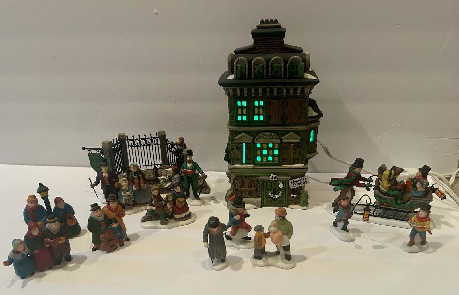 Vintage Dept 56 “A Christmas Carol” Lighted Ceramic Village Lot•14 Pieces•Works