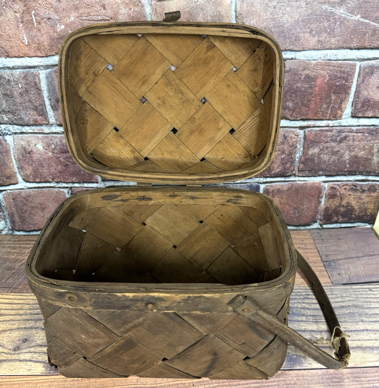 Antique Early 1900\'s Woven Split Wood Picnic Basket Hinged Primitive Americana