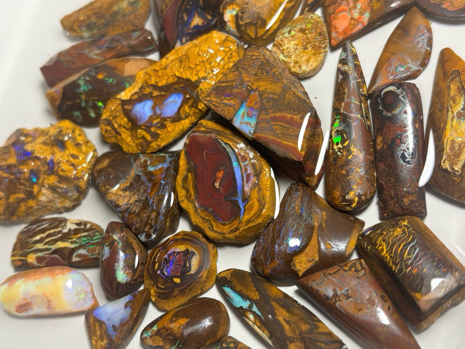 30-PIECE BOULDER OPAL ROUGH & RUBS LOT — QUEENSLAND, AUSTRALIA
