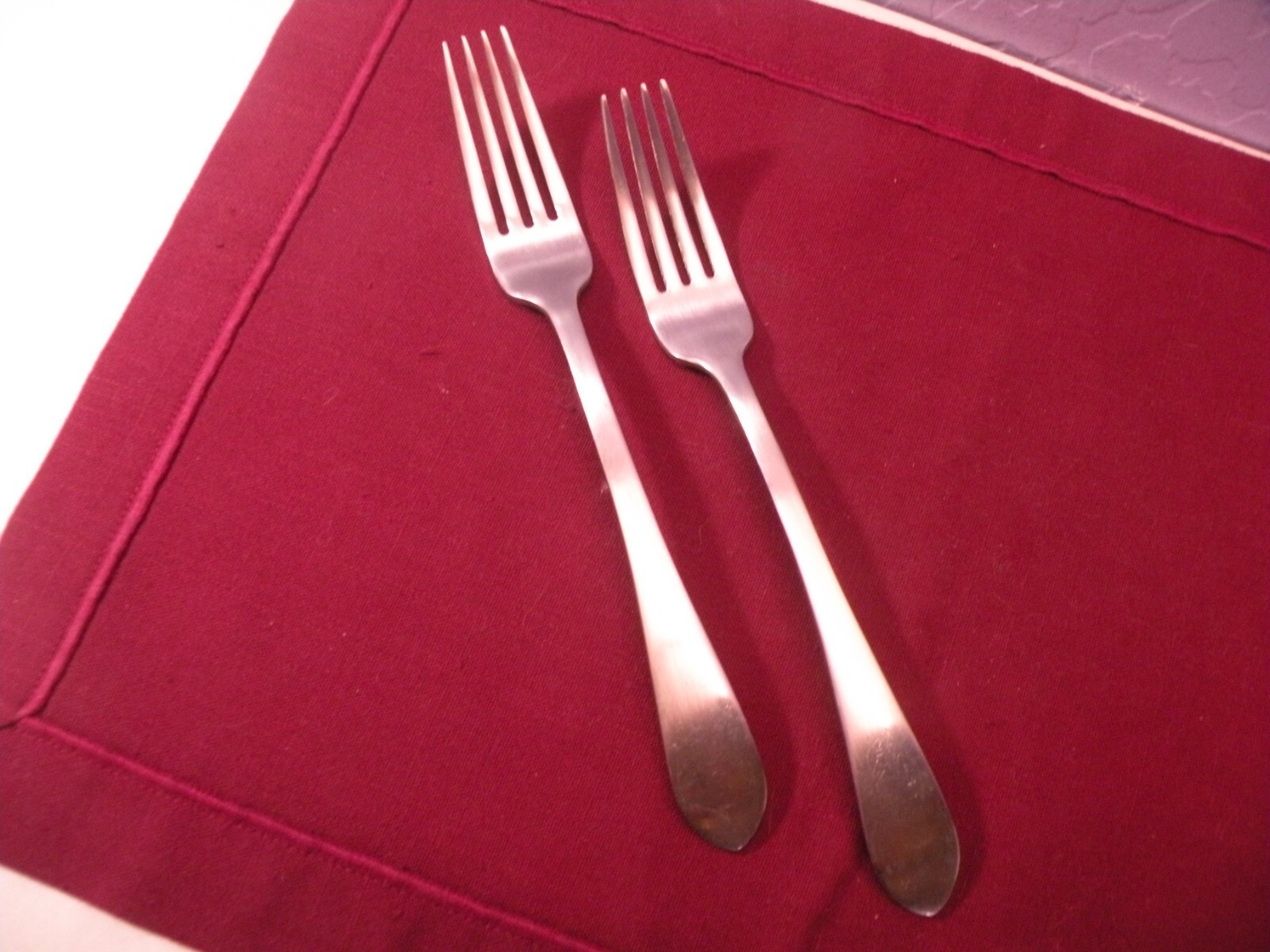 SET OF 2 TOWLE BOSTON ANTIQUE Dinner Forks 18/10 Satin Stainless China 8 3/8\