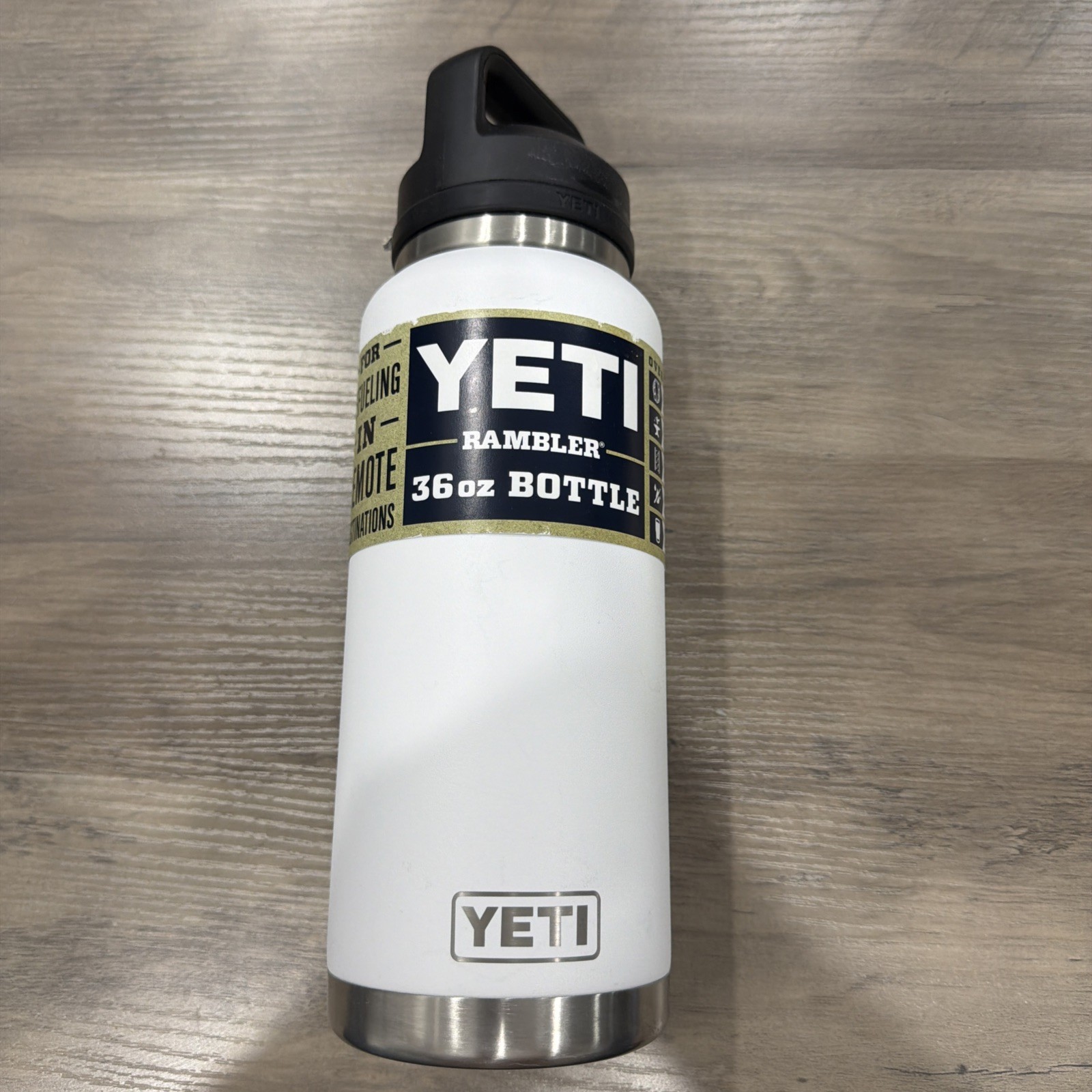 NEW Classic White YETI 36 Ounce Chug Bottle - Authentic - Brand New 🫈 NEW Classic White YETI 36 Ounce Chug Bottle - Authentic - Brand New 🫈