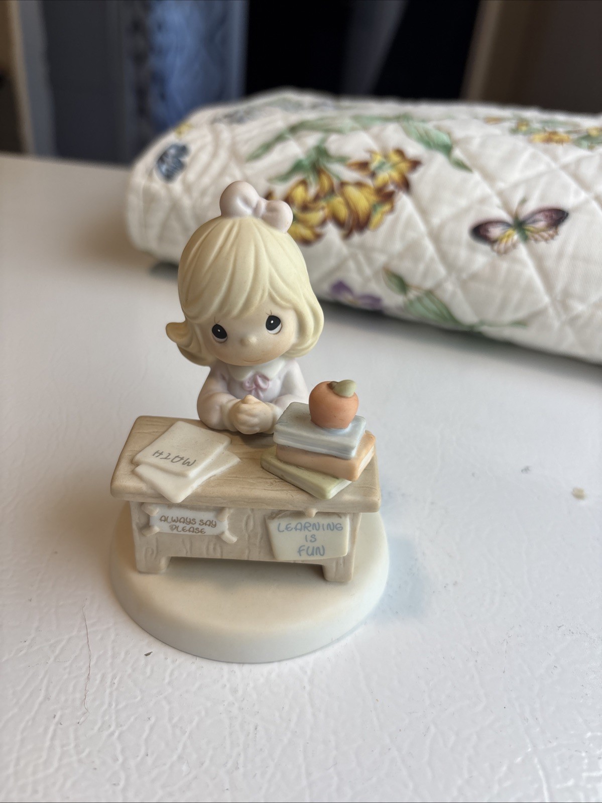 Enesco 1997 Precious Moments Figurine \ Enesco 1997 Precious Moments Figurine \