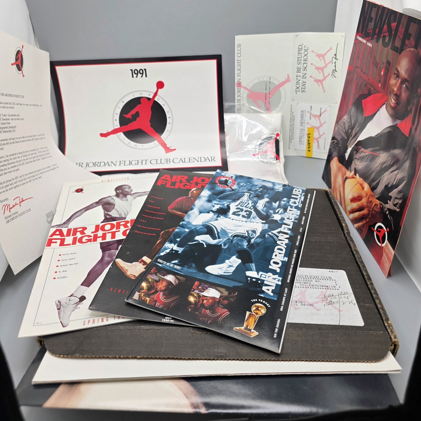 1991 Nike Air Jordan Flight Club Membership Kit Shirt Box 4 Newsletters MJ