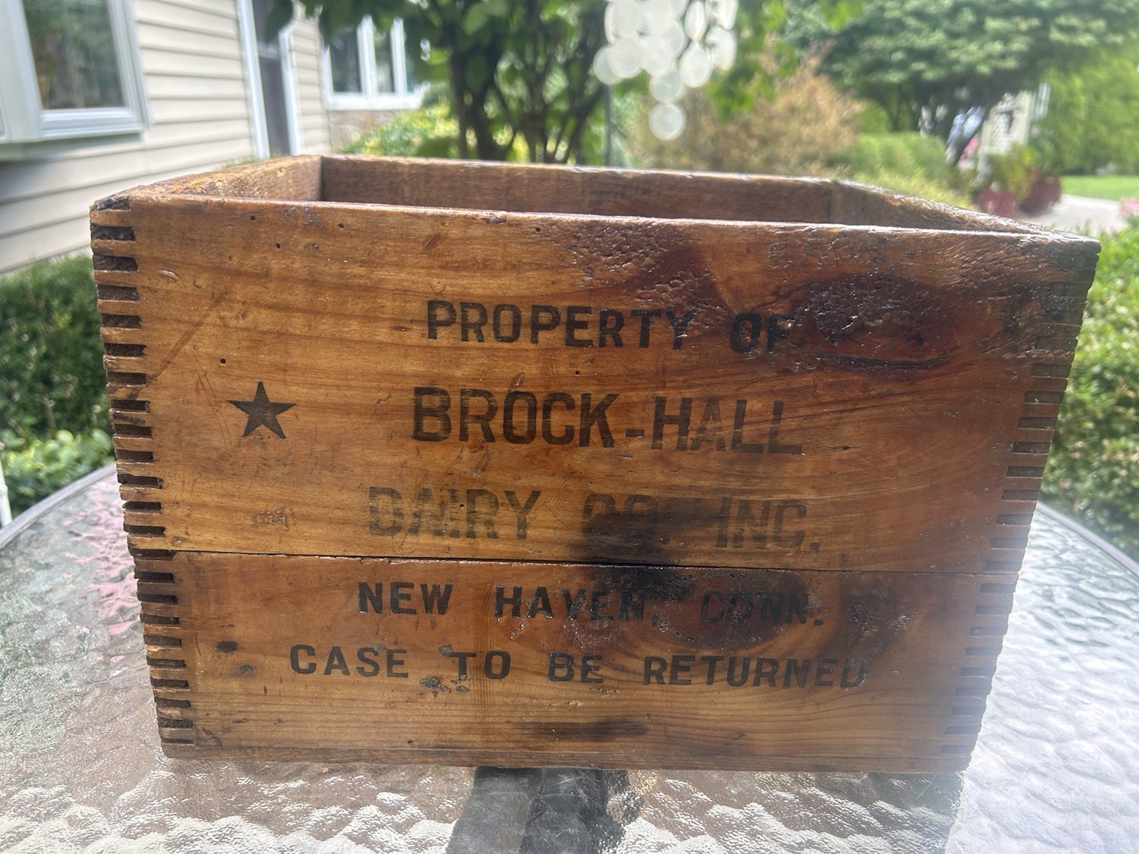 Vintage c. 1950s Brock-Hall Dairy New Haven CT Crate w/finger joint construction